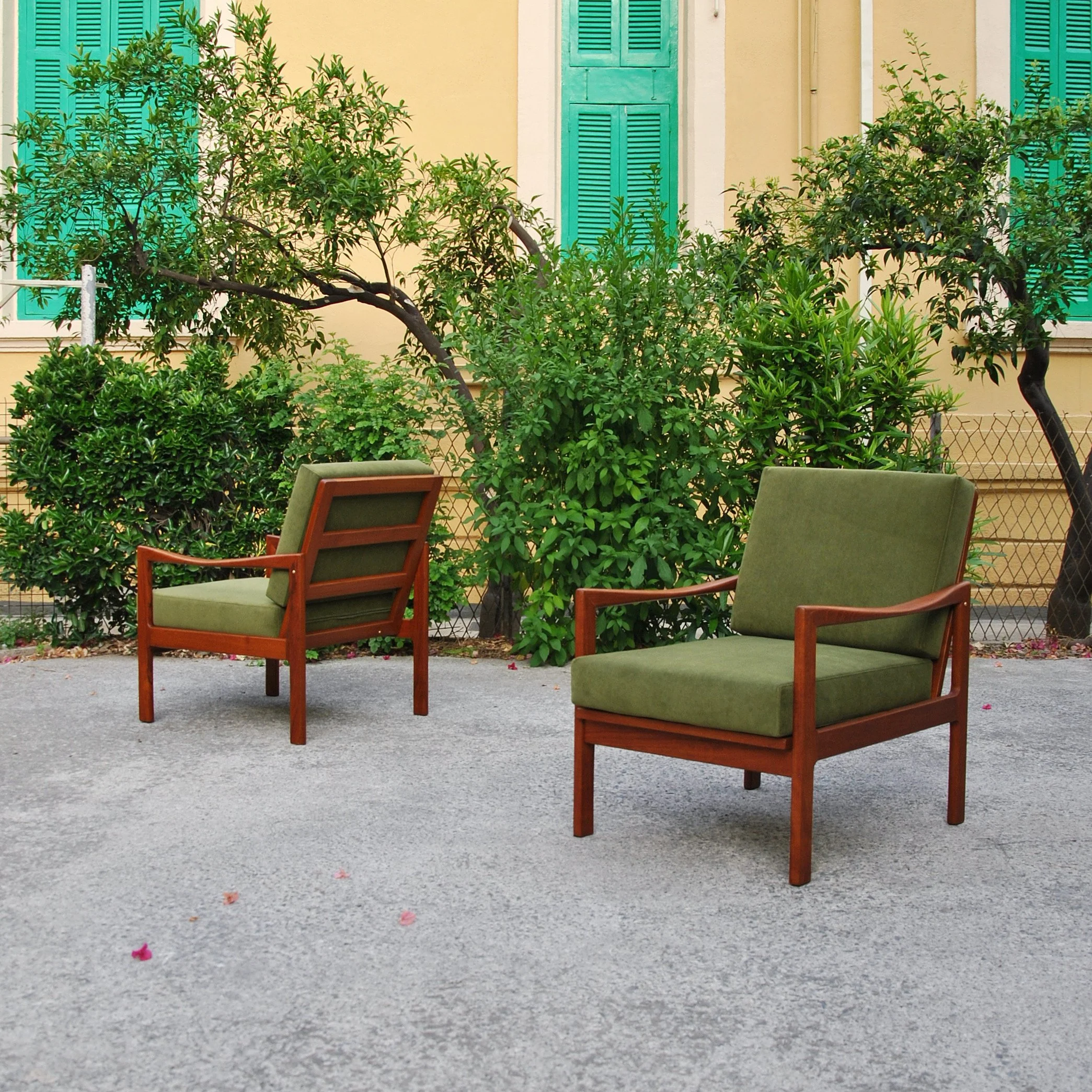 642 SET OF TEAK ARMCHAIRS6.JPG