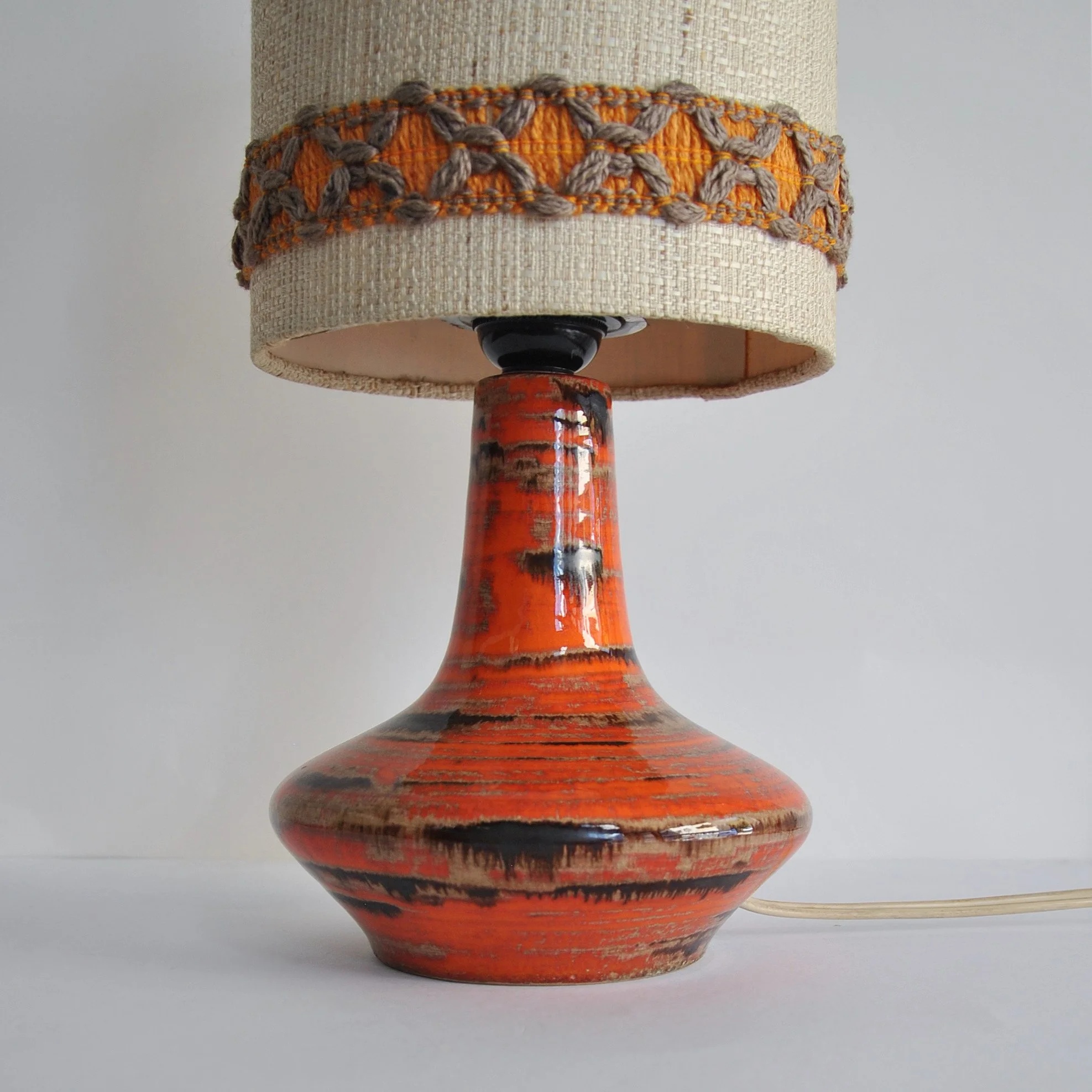 671 CERAMIC TABLE LAMP3.JPG