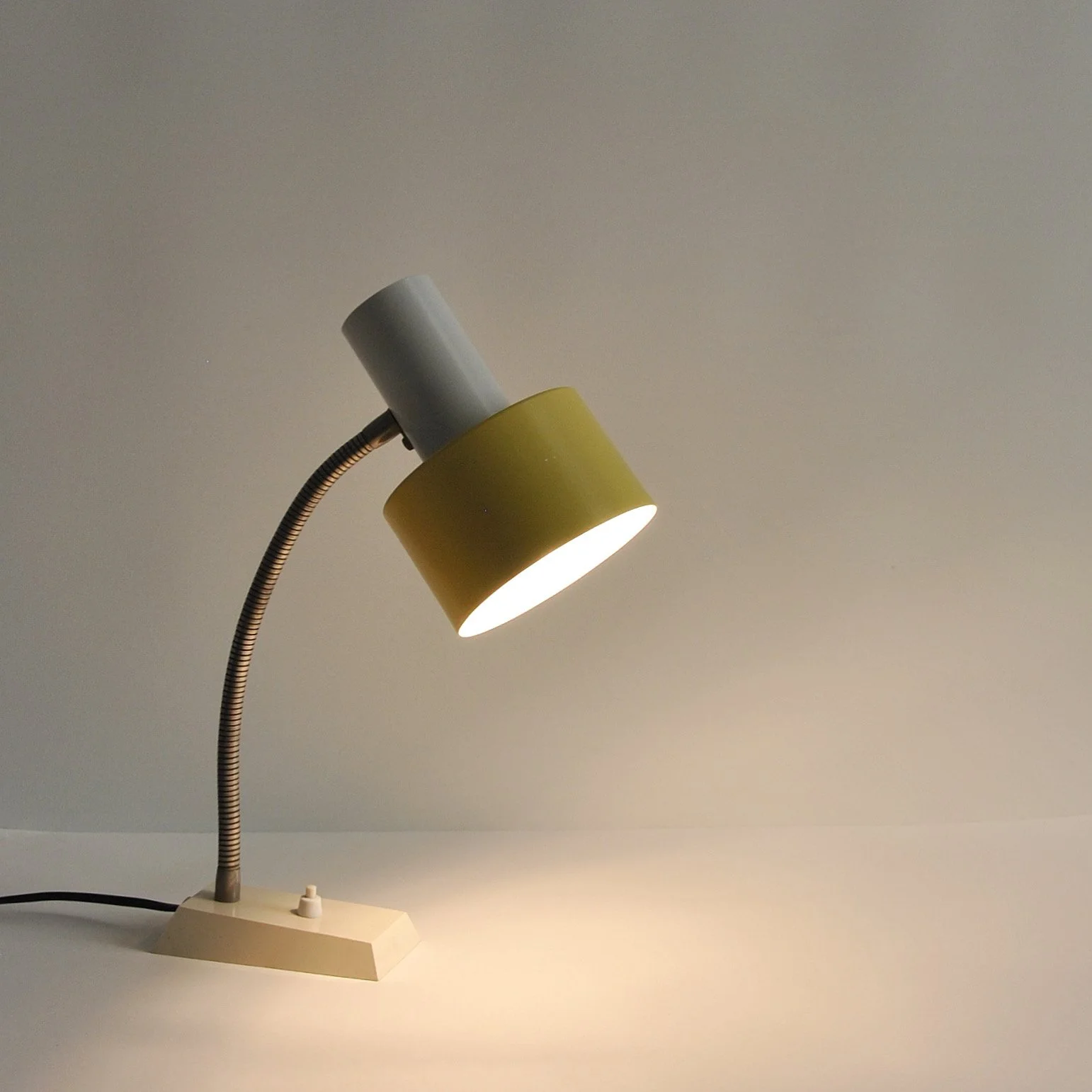 741 SIS 70S DESK LAMP4.JPG