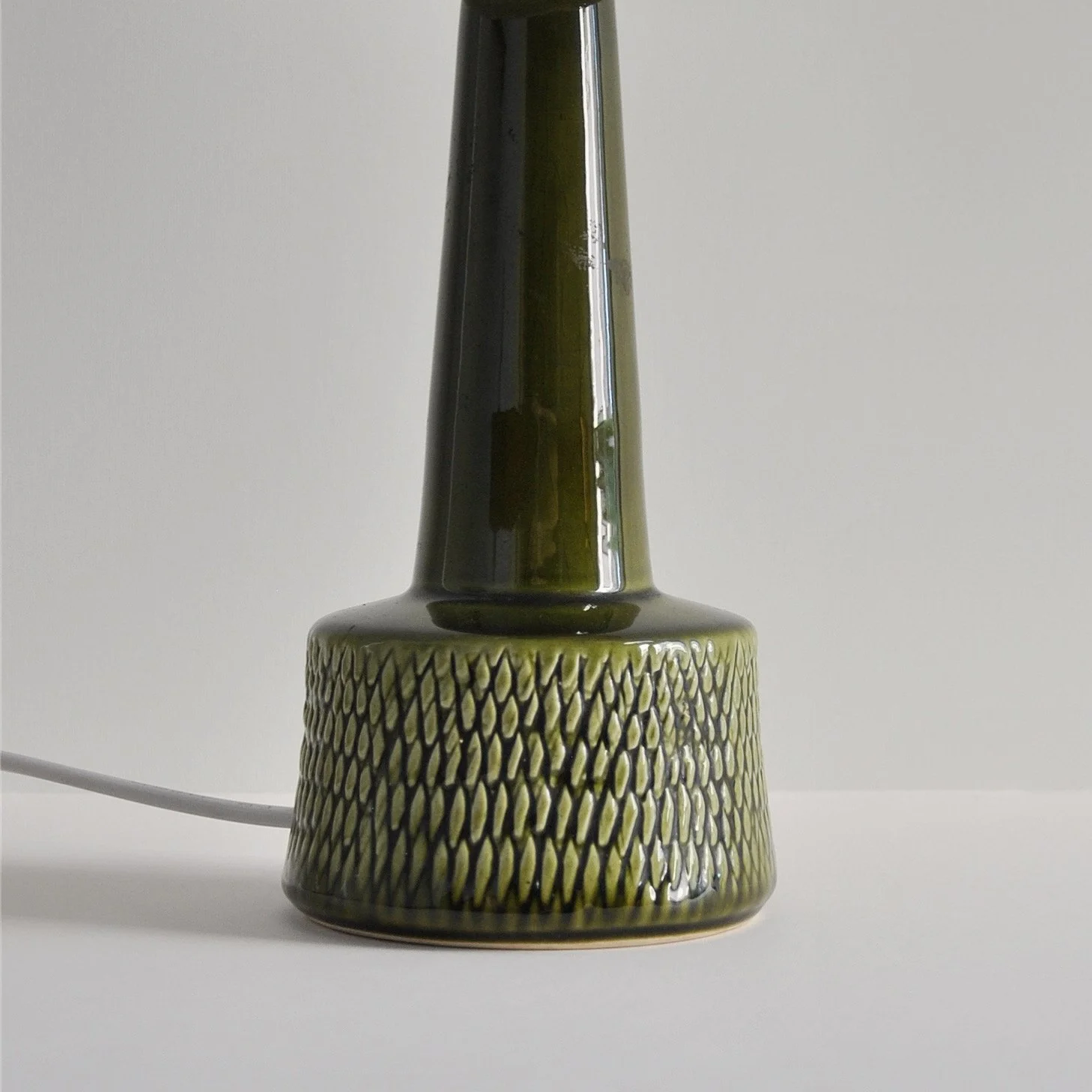 732 CERAMIC TABLE LAMP.JPG