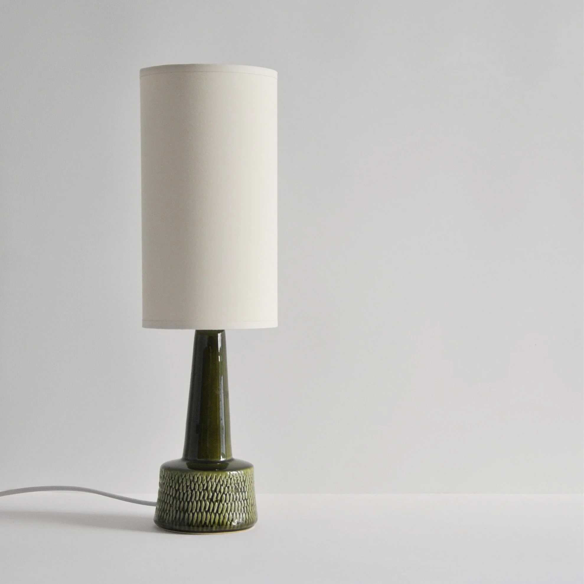 732 CERAMIC TABLE LAMP2.JPG