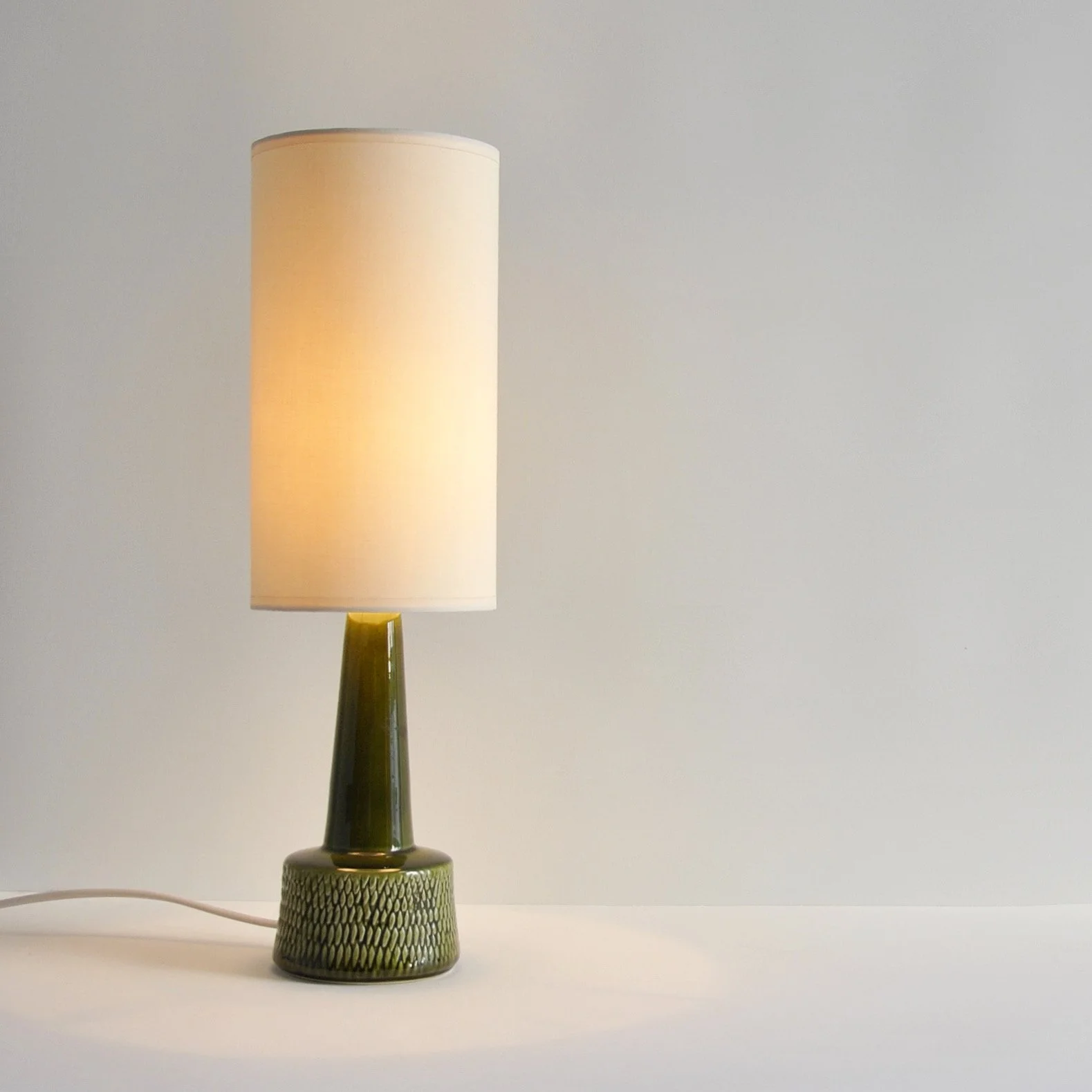 732 CERAMIC TABLE LAMP3.JPG