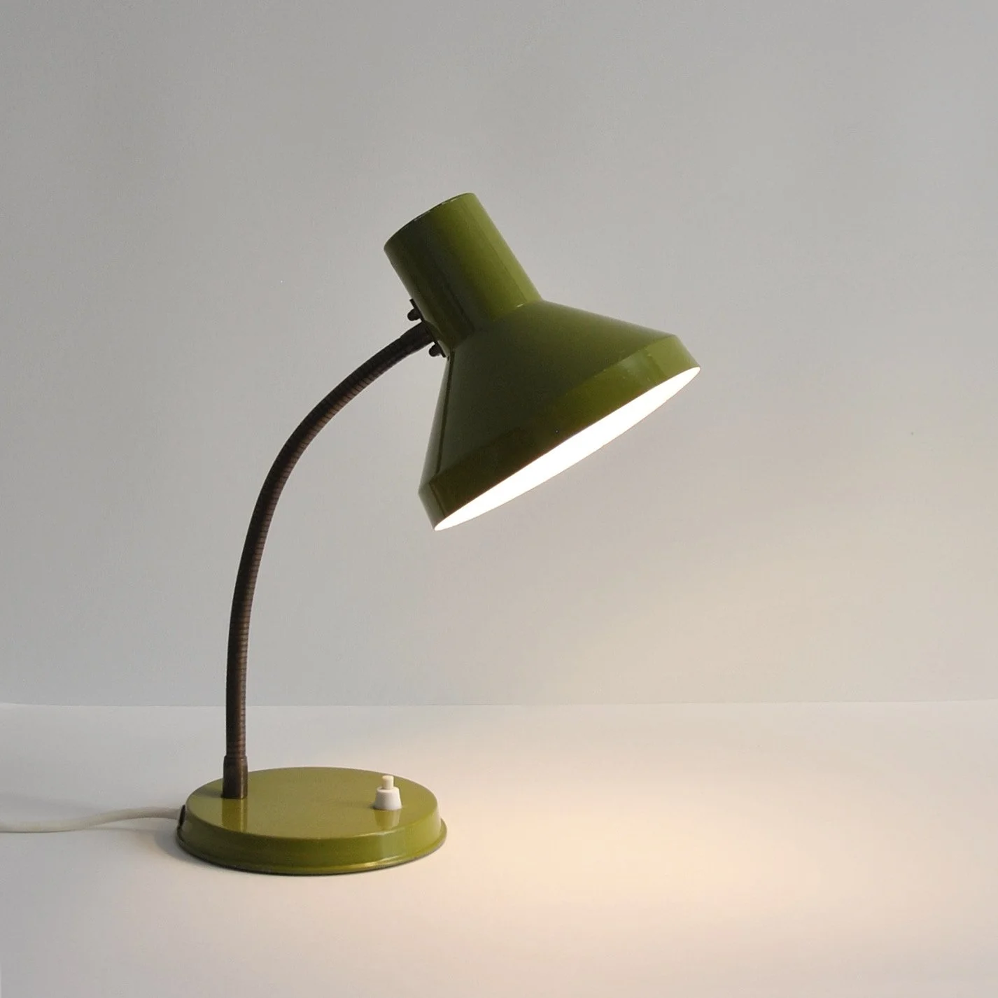 730 VINTAGE TABLE LAMP.JPG
