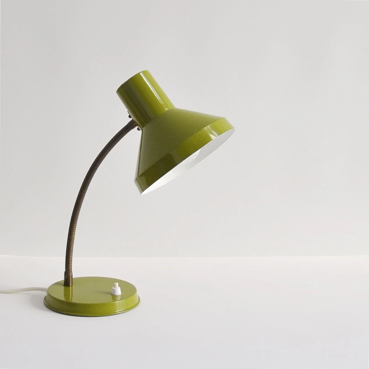 730 VINTAGE TABLE LAMP2.JPG
