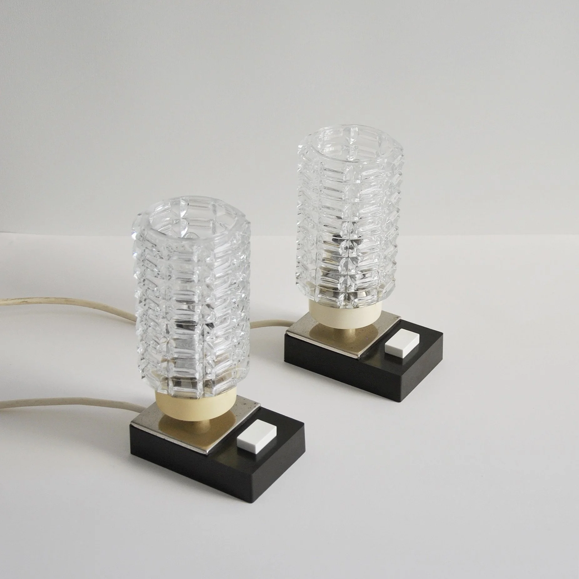 735 SET OF GLASS TABLE LAMPS.JPG