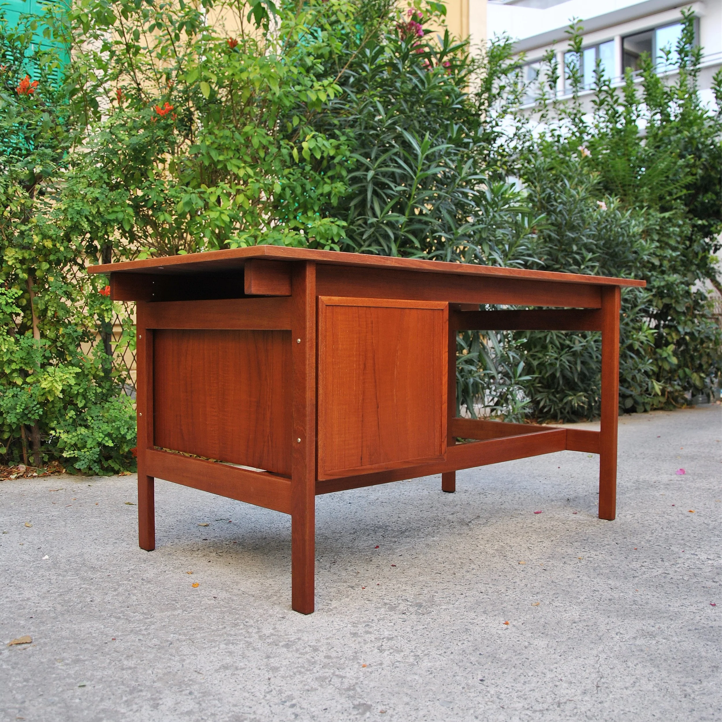 710 SAVVIDES TEAK DESK2.JPG