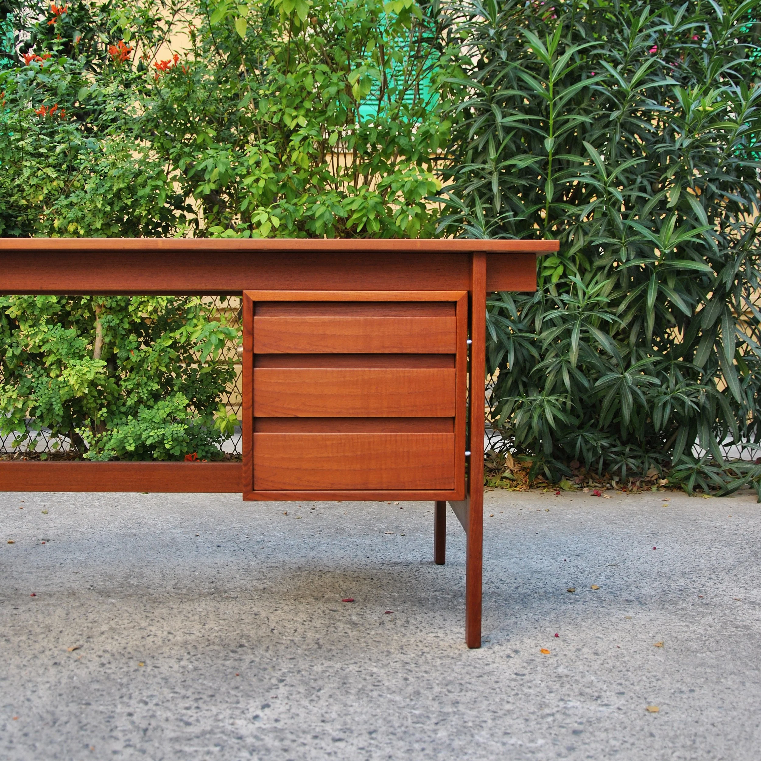 710 SAVVIDES TEAK DESK4.JPG