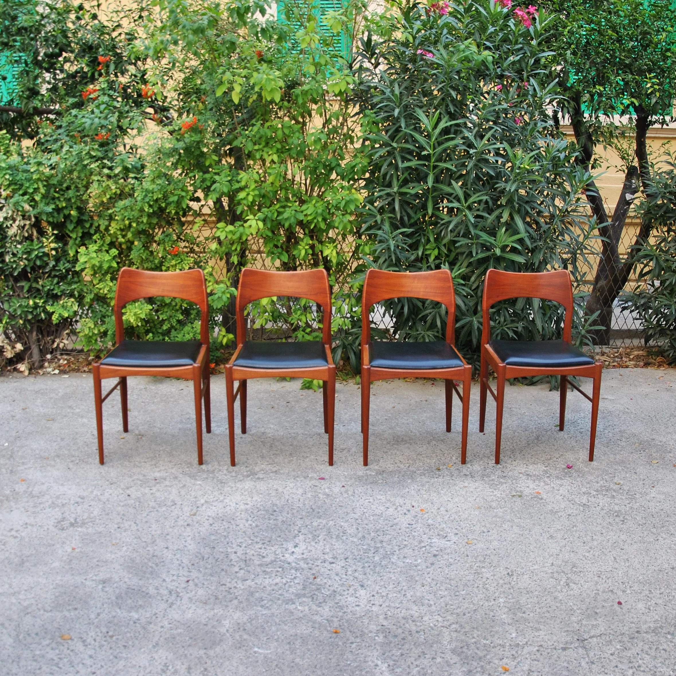 690 SET OF SAVVIDES DINING CHAIRS2.JPG