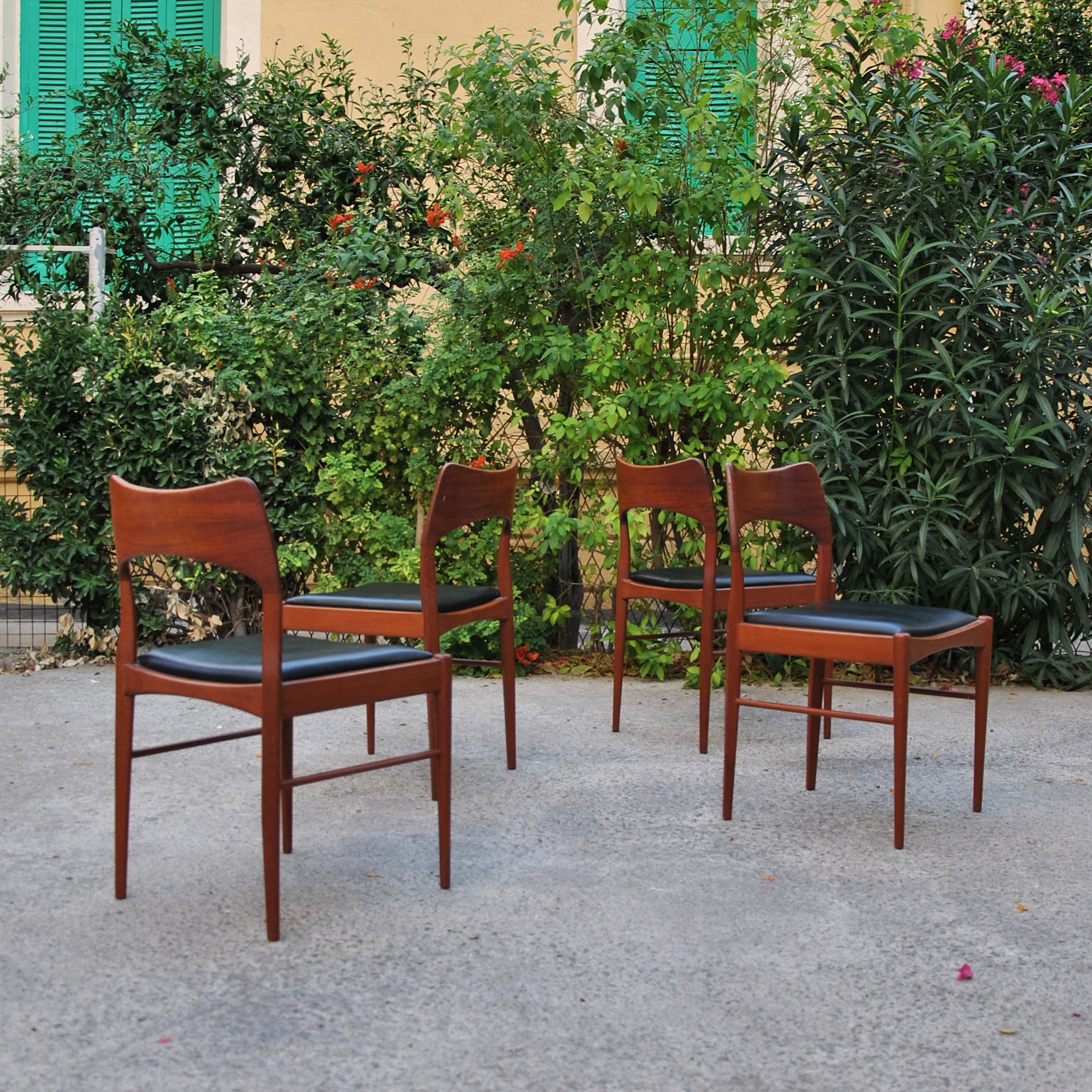 690 SET OF SAVVIDES DINING CHAIRS4.JPG