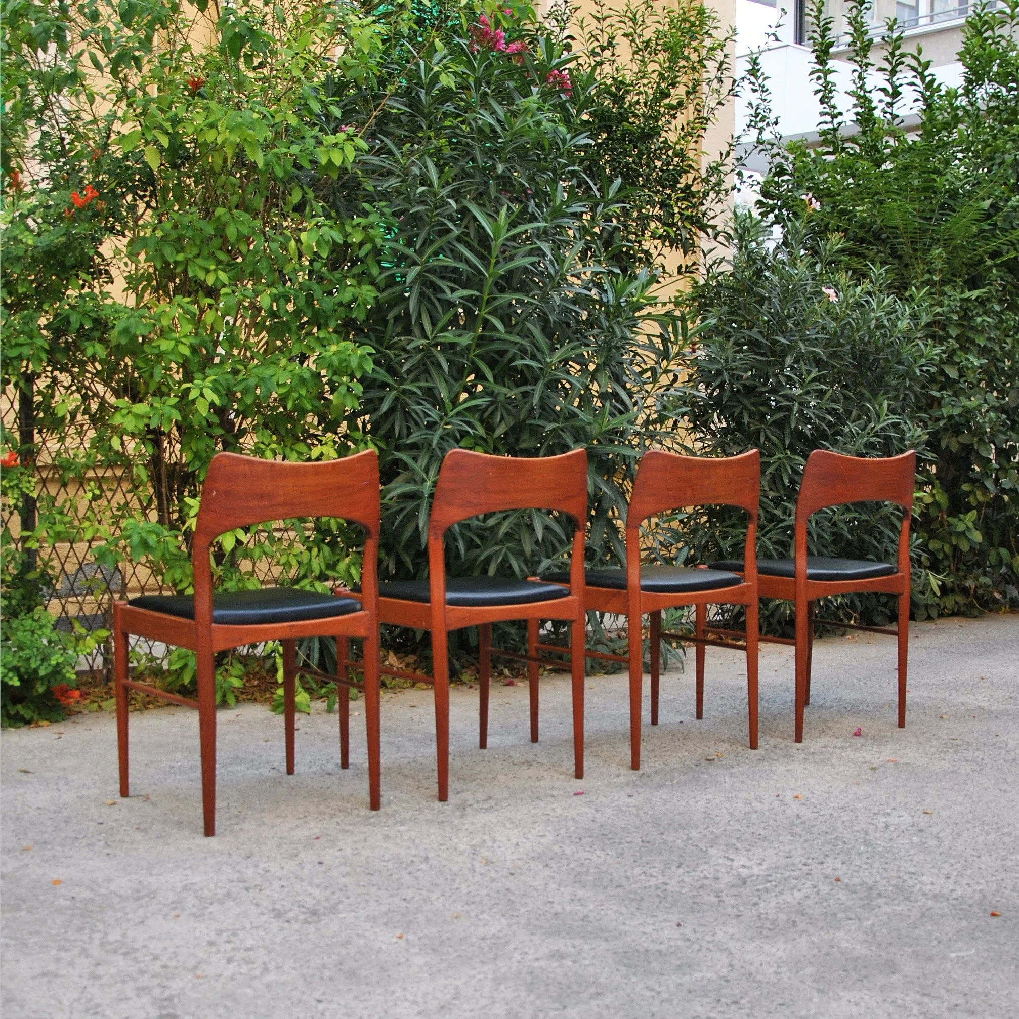 690 SET OF SAVVIDES DINING CHAIRS3.JPG