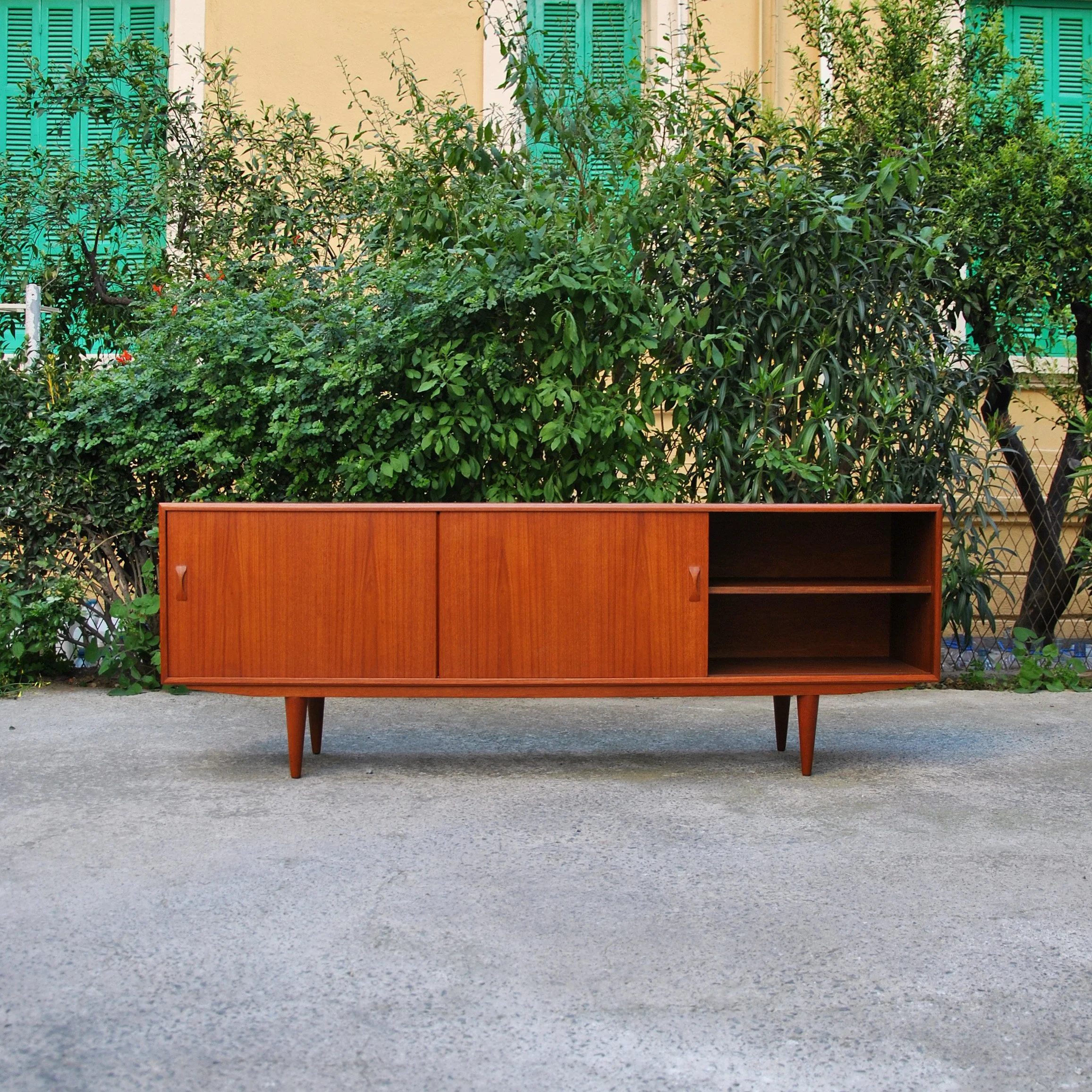539 CLAUSEN AND SON DANISH TEAK SIDEBOARD4.JPG