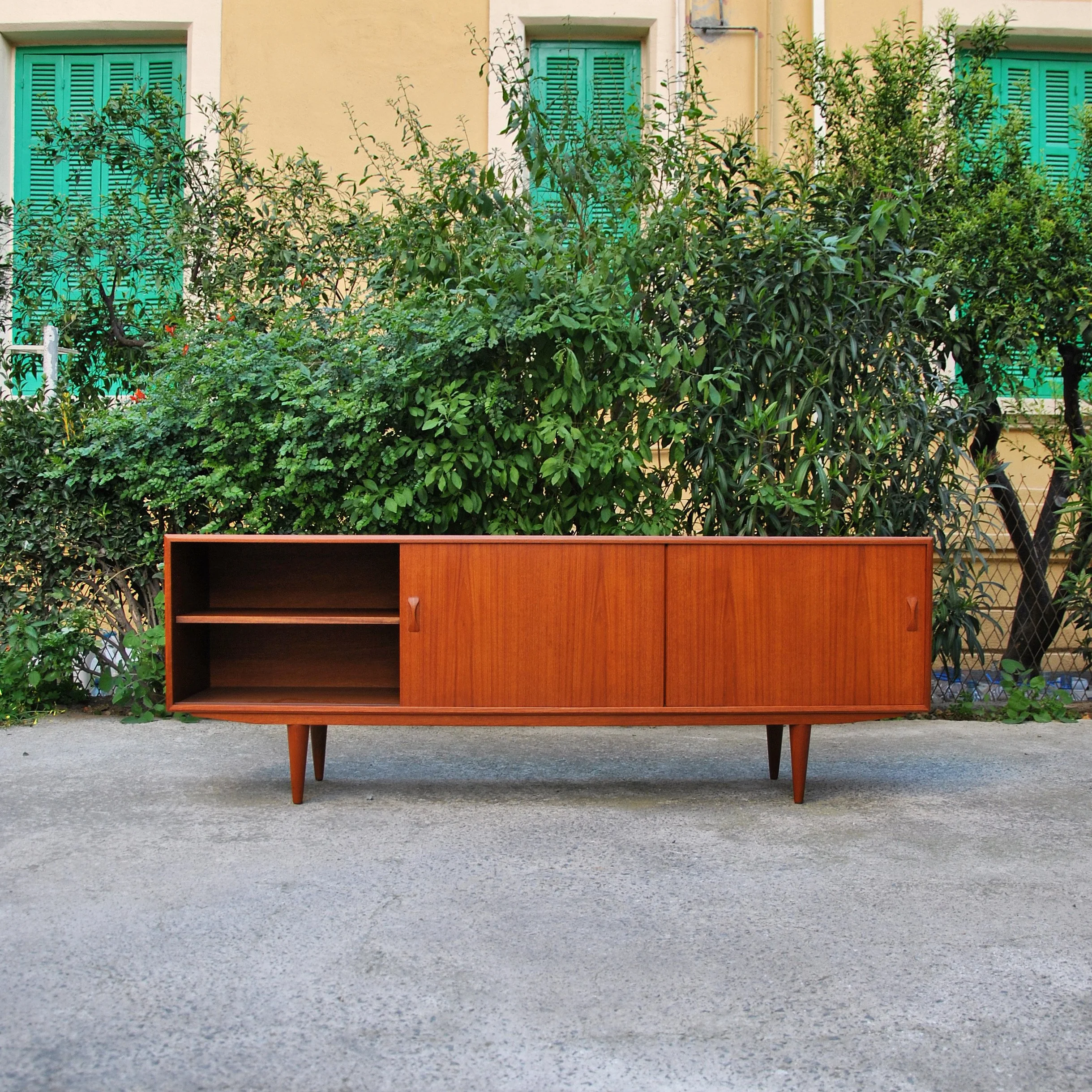 539 CLAUSEN AND SON DANISH TEAK SIDEBOARD5.JPG