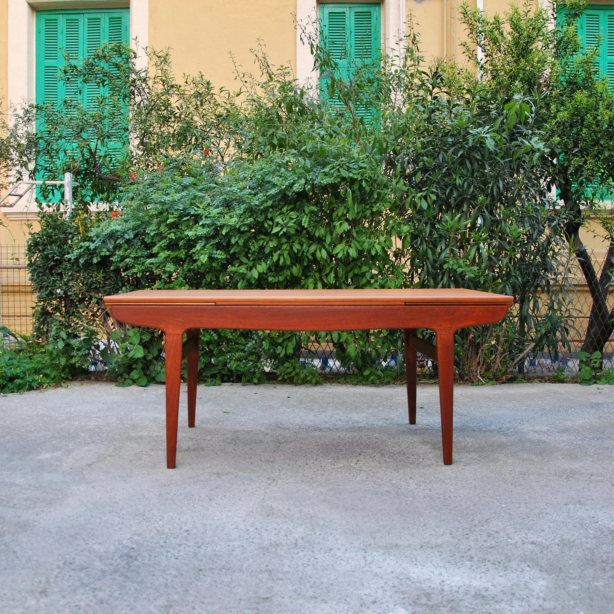623 TEAK DINING TABLE.JPG