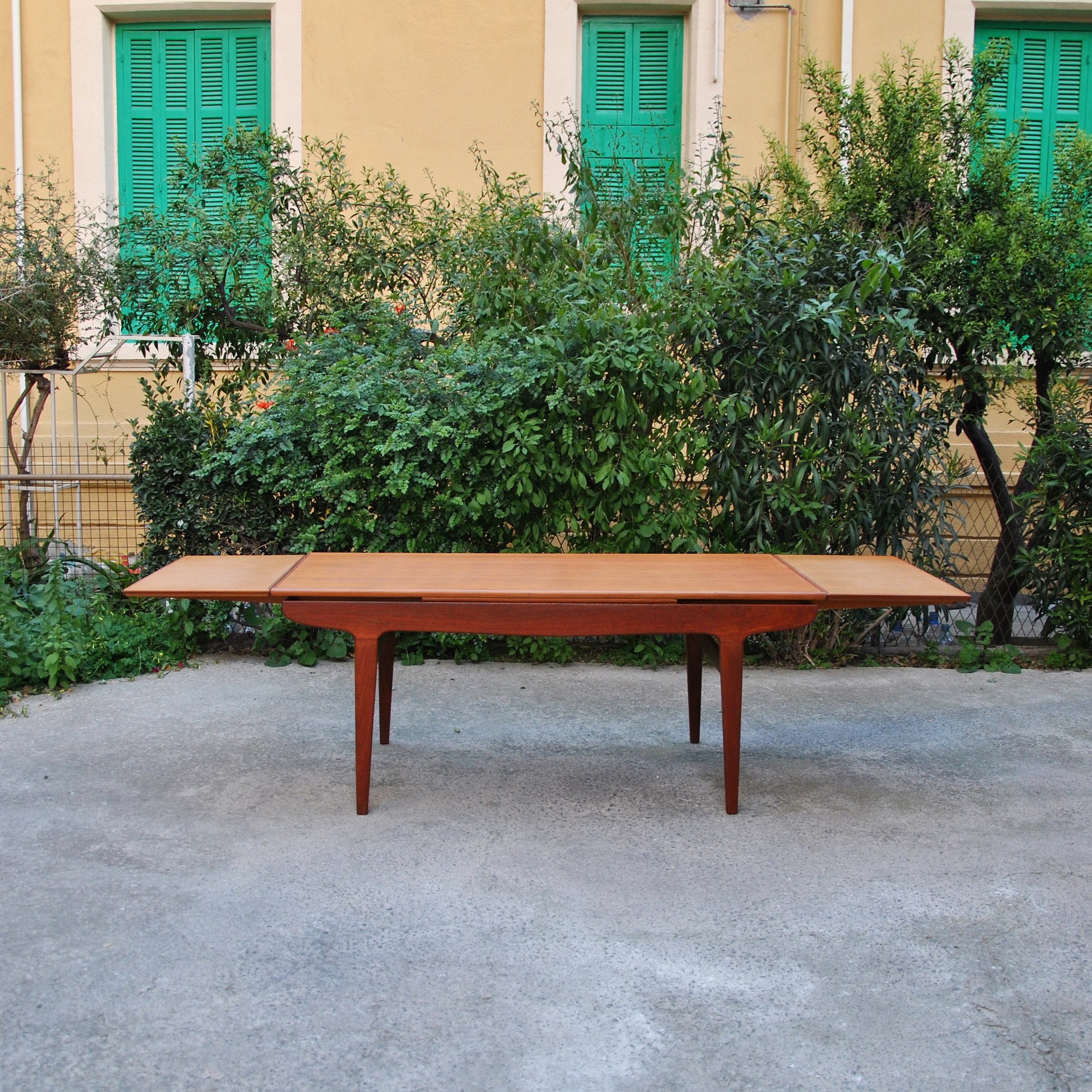 623 TEAK DINING TABLE3.JPG