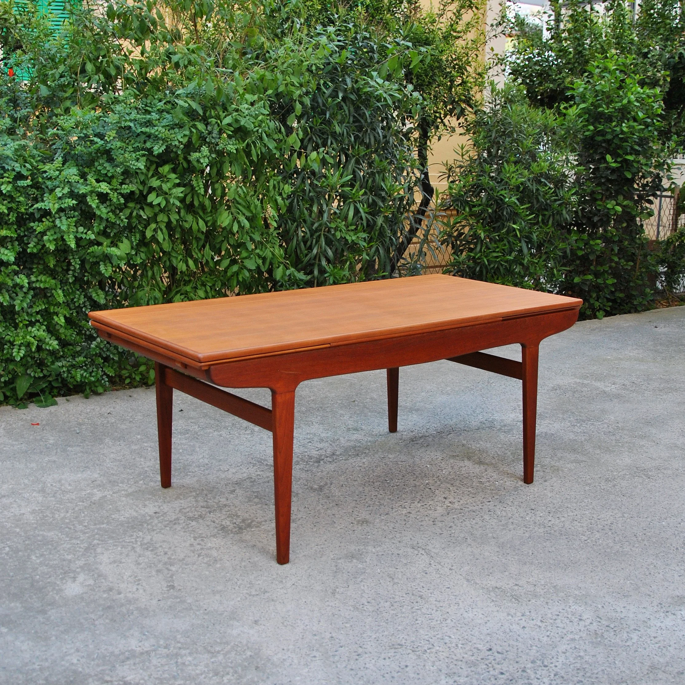 623 TEAK DINING TABLE4.JPG