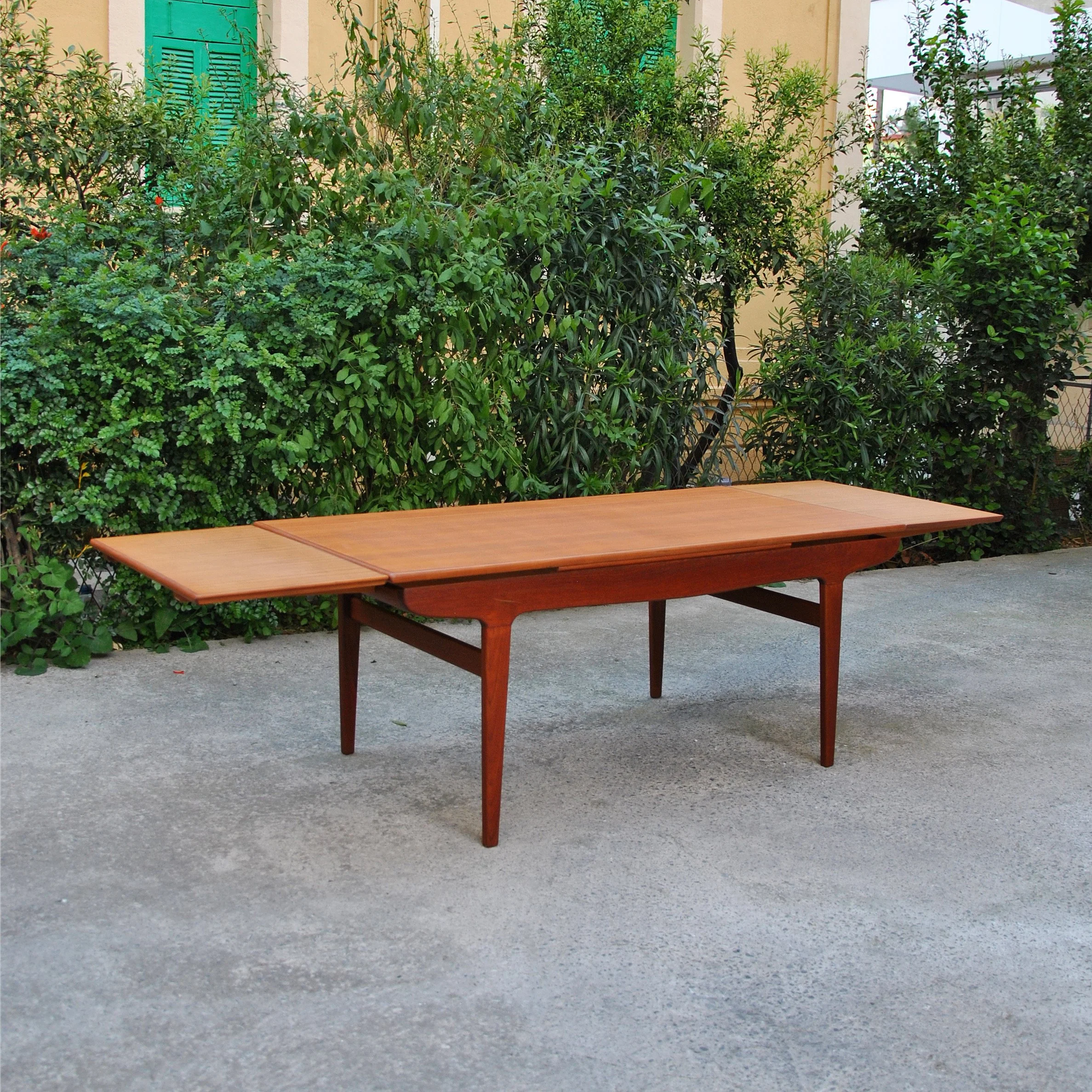 623 TEAK DINING TABLE5.JPG