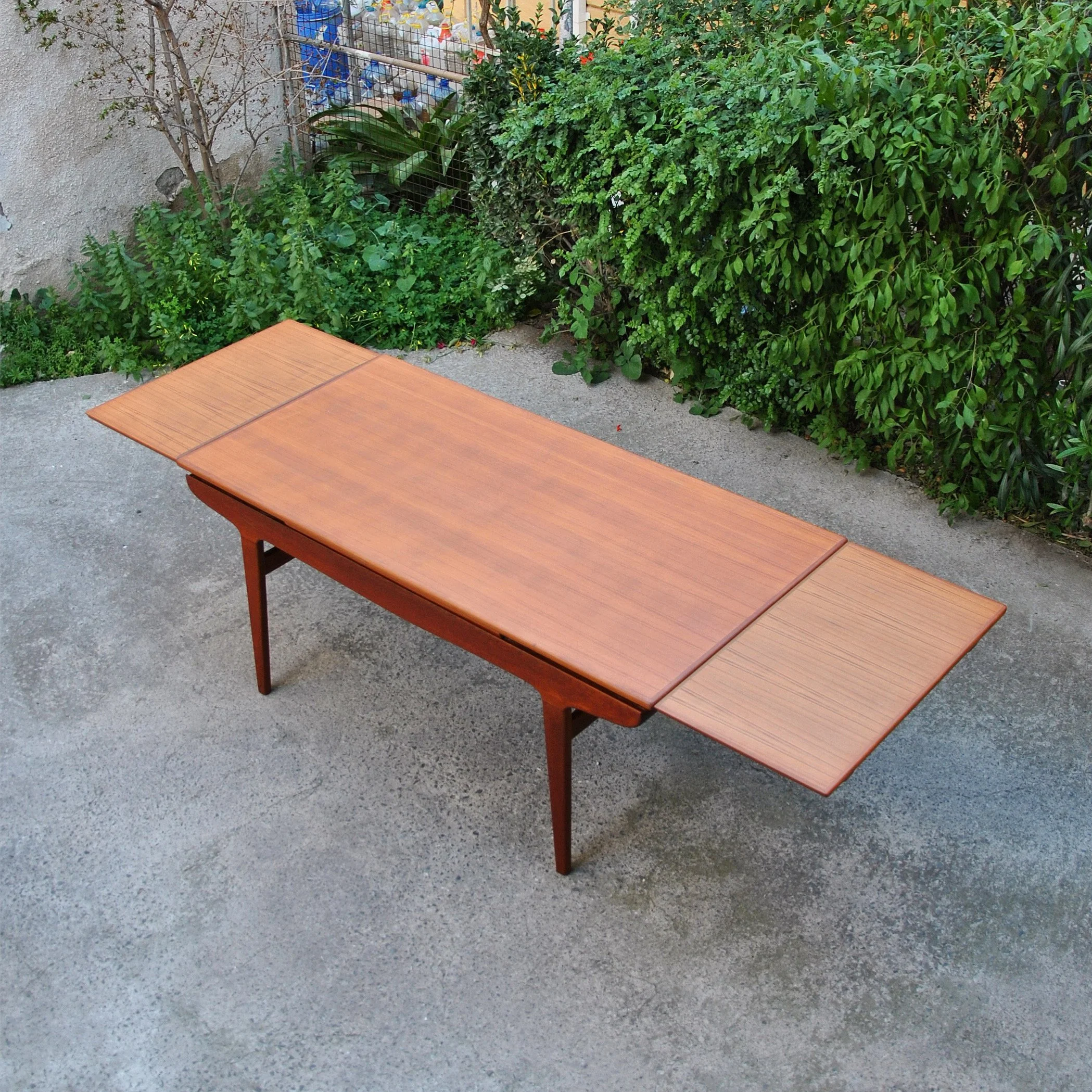 623 TEAK DINING TABLE2.JPG