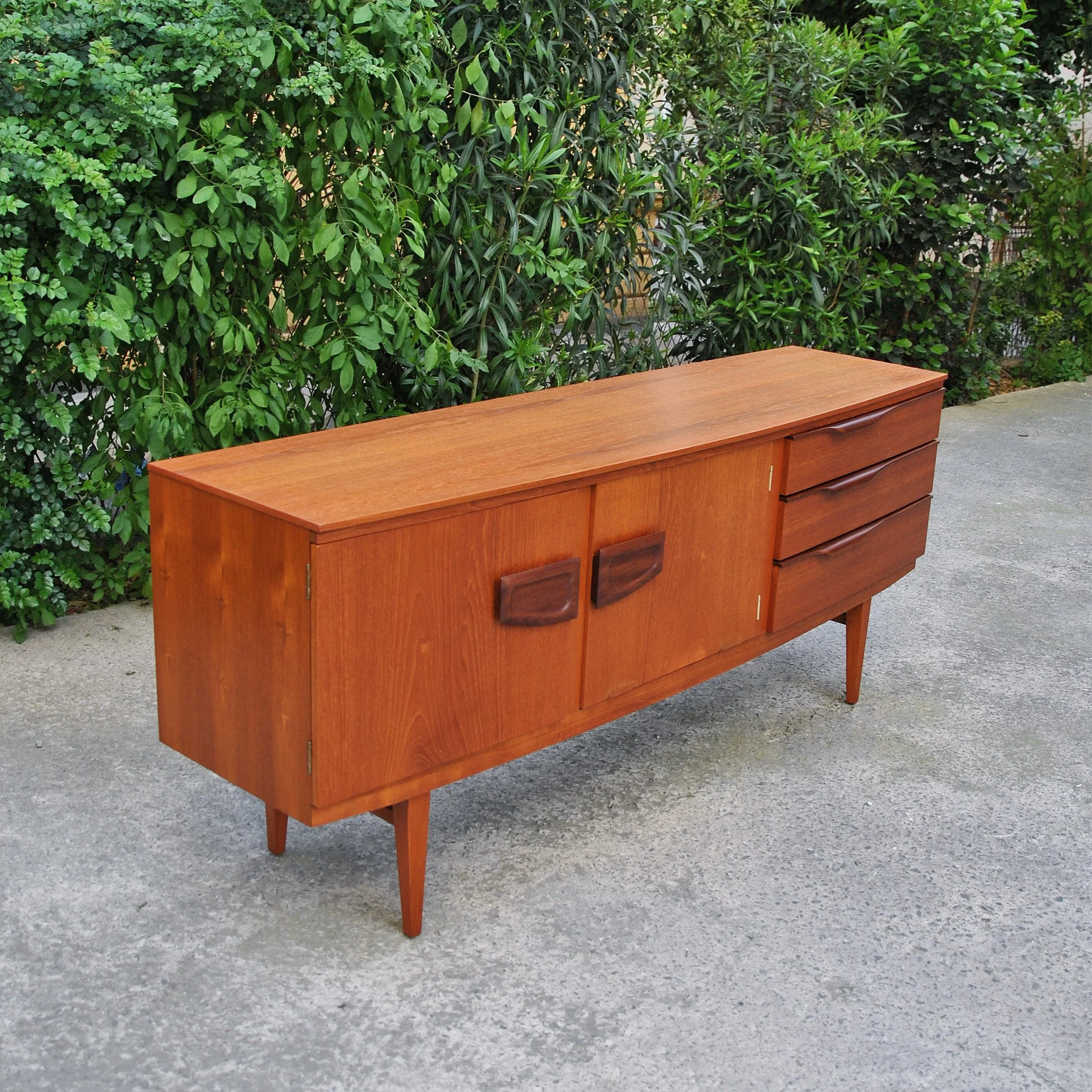 664 BEAUTILITY SIDEBOARD.JPG