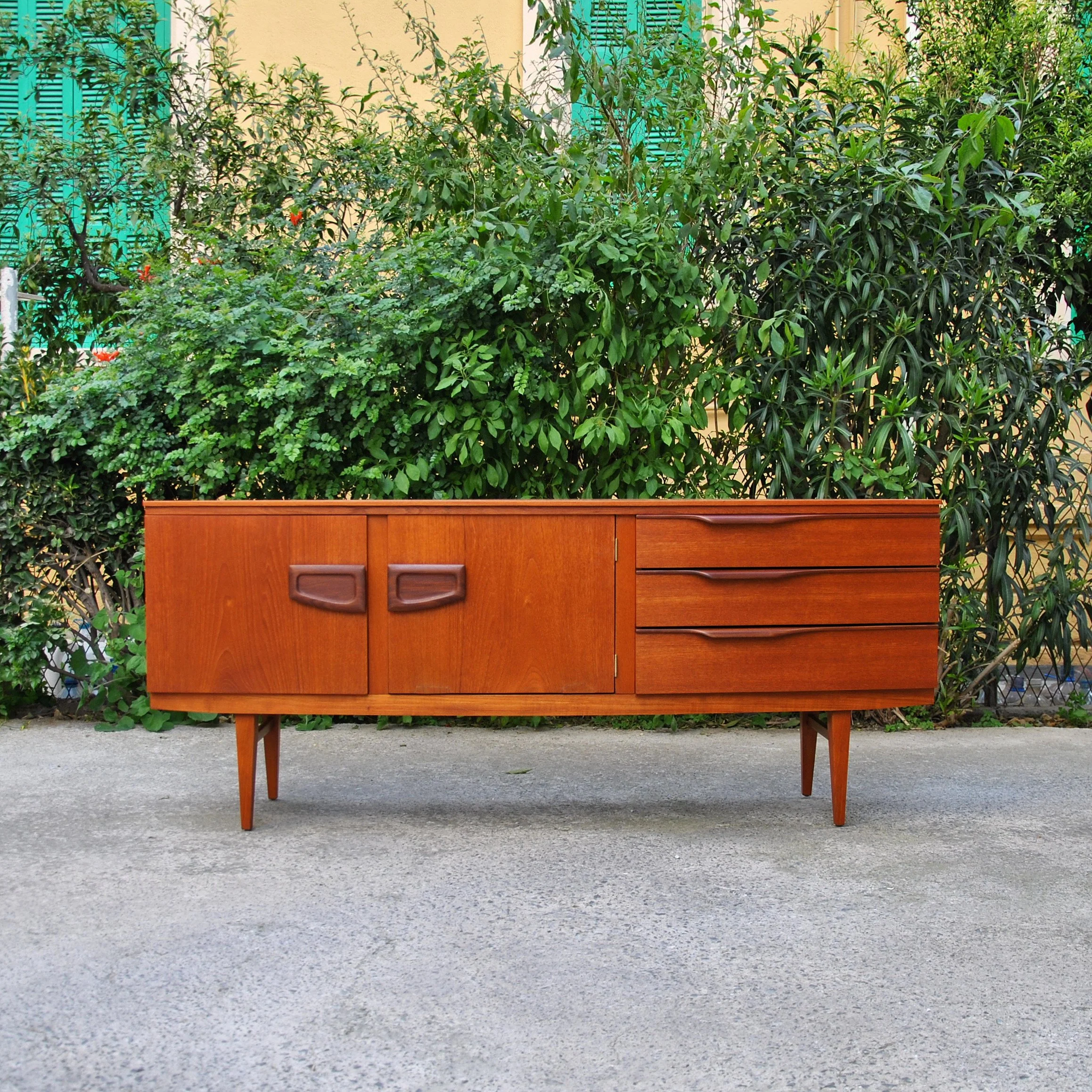 664 BEAUTILITY SIDEBOARD3.JPG