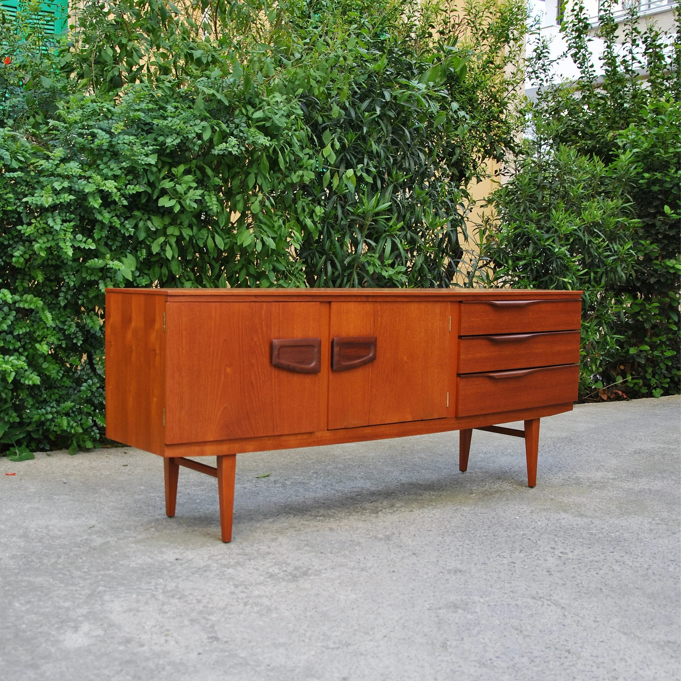 664 BEAUTILITY SIDEBOARD5.JPG