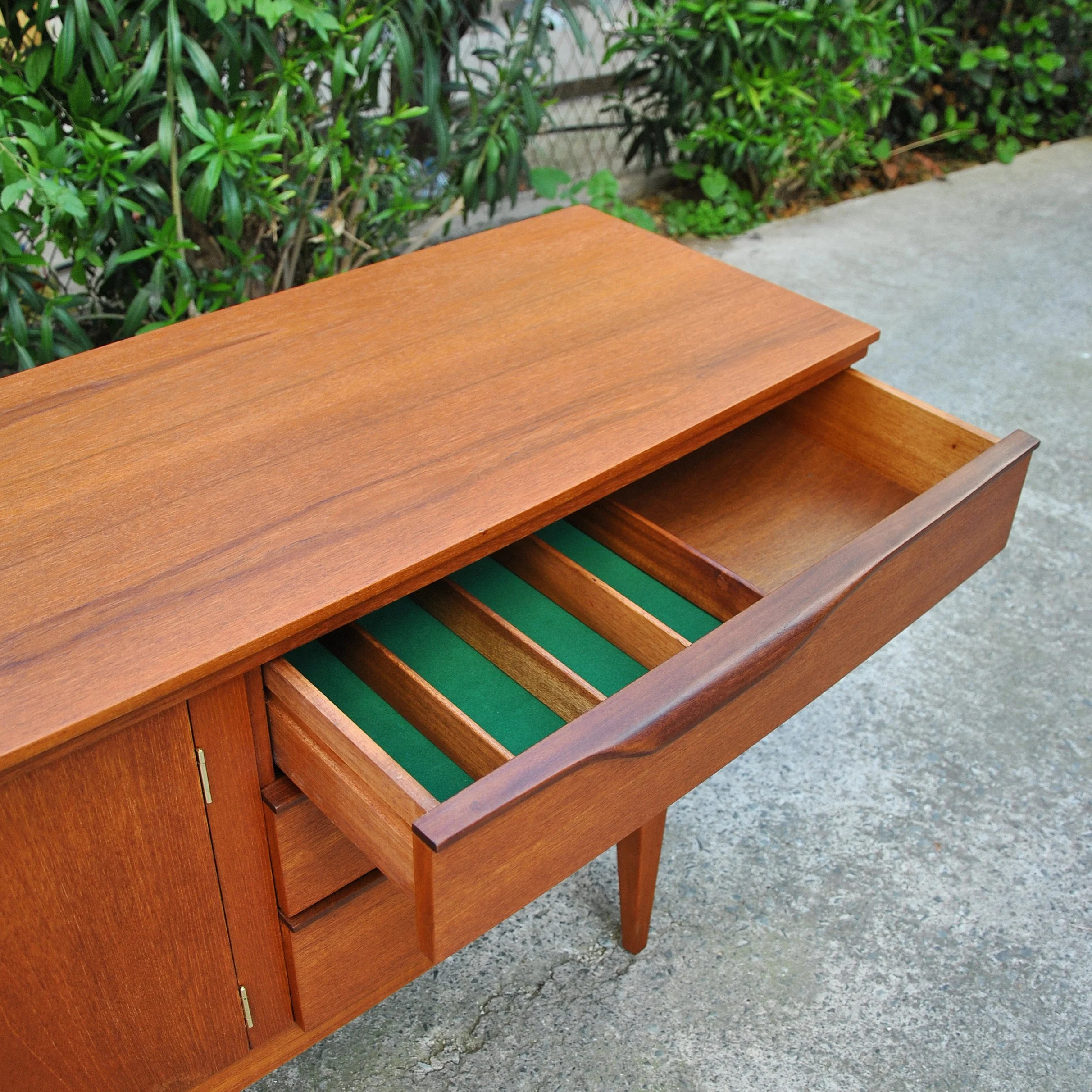 664 BEAUTILITY SIDEBOARD6.JPG