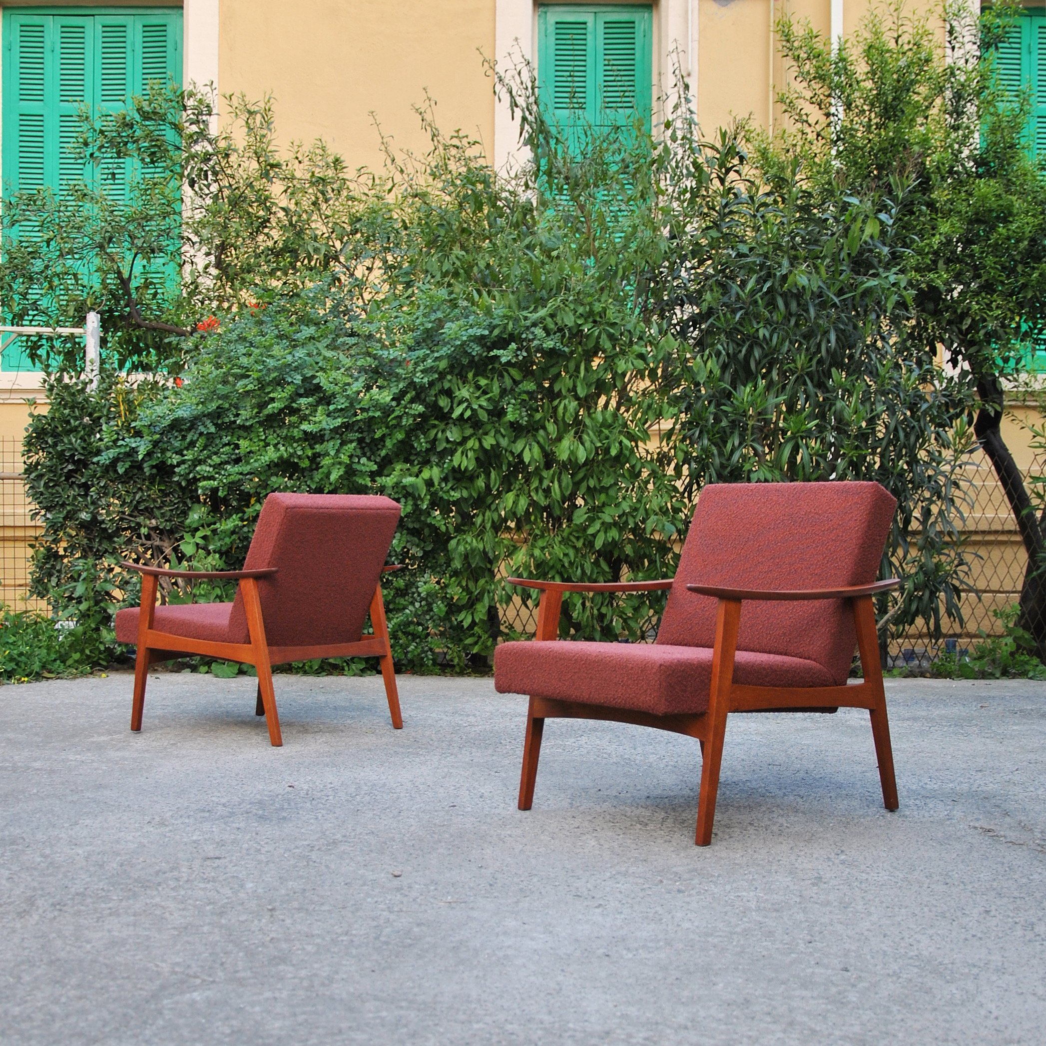 543 SET OF TEAK ARMCHAIRS.JPG