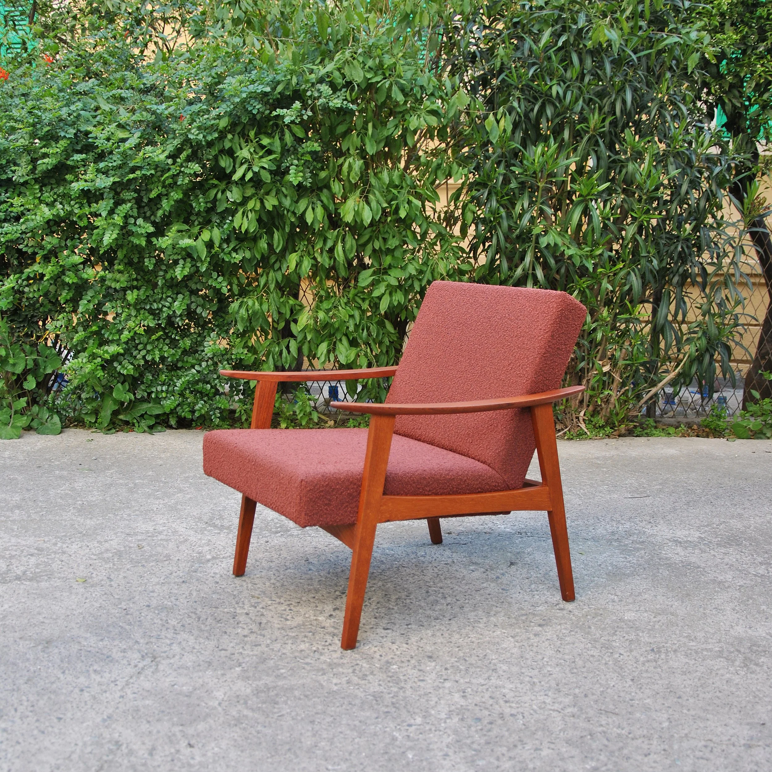 543 SET OF TEAK ARMCHAIRS4.JPG