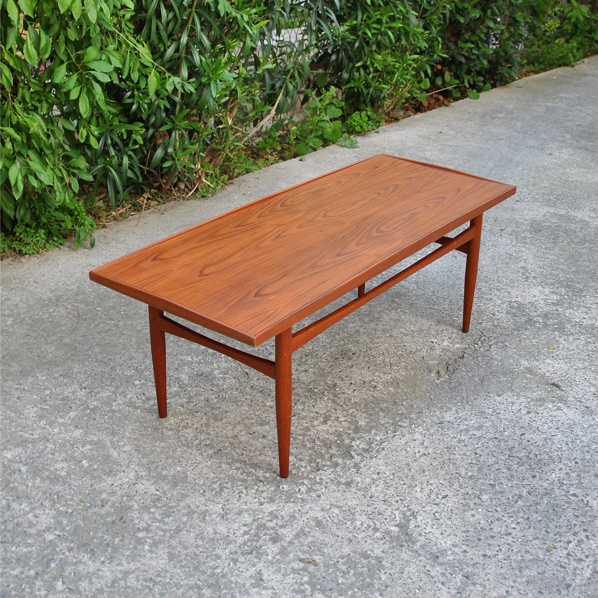 680 MIDCENTURY TEAK COFFEE TABLE3.JPG