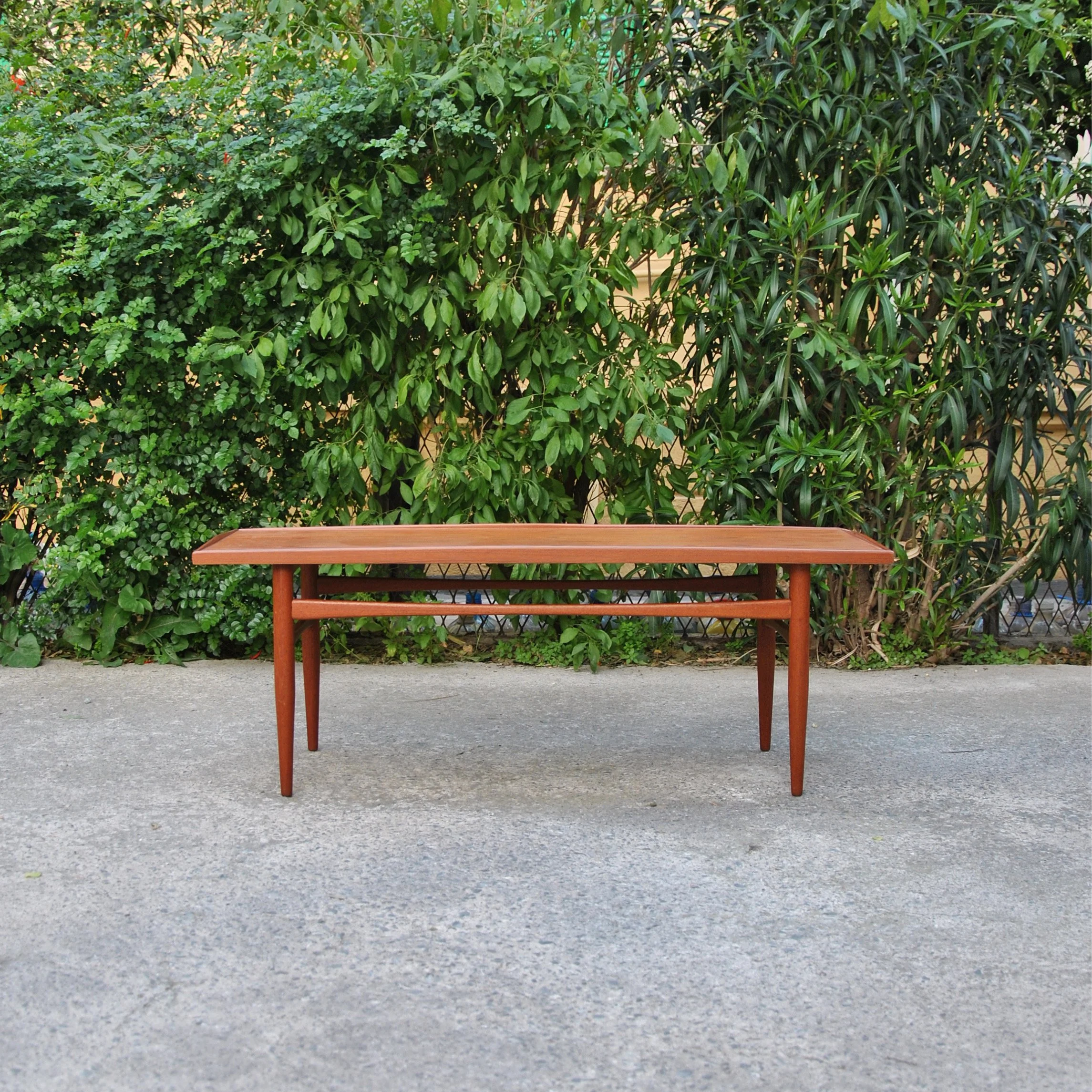 680 MIDCENTURY TEAK COFFEE TABLE4.JPG