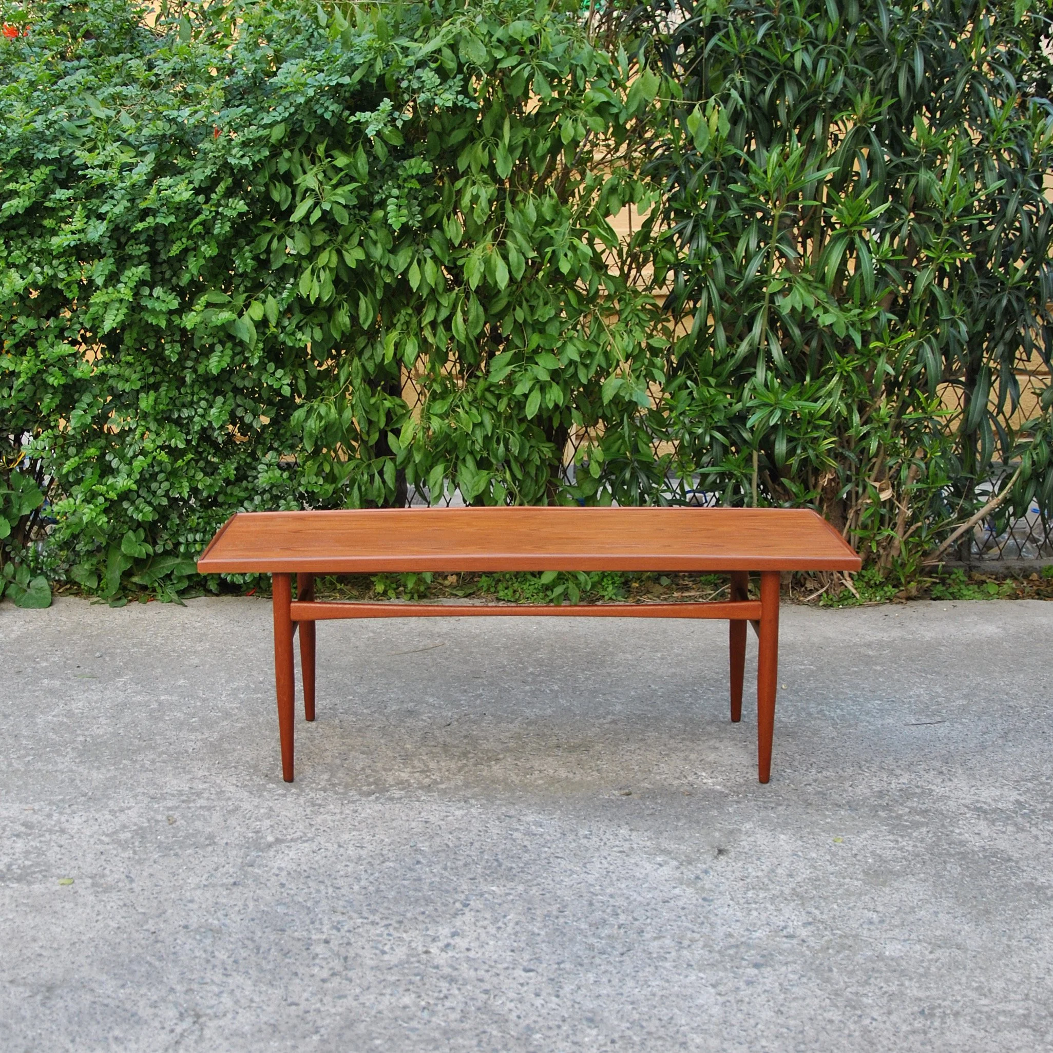 680 MIDCENTURY TEAK COFFEE TABLE5.JPG