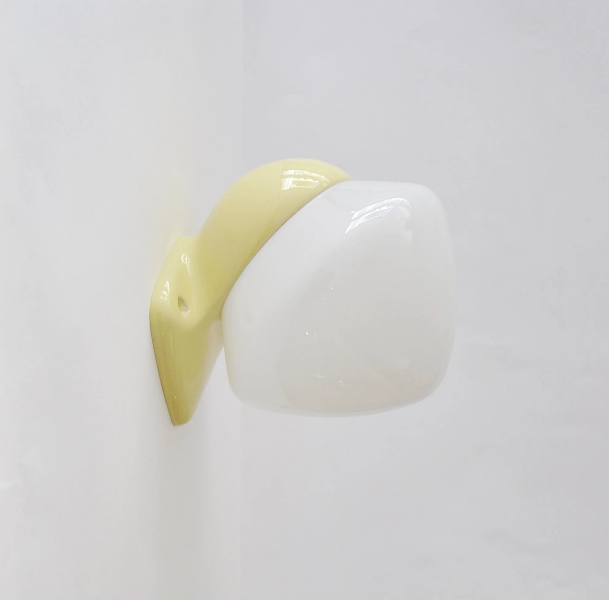 802 IFO PASTEL YELLOW BATHROOM LAMP 1960S2.JPG