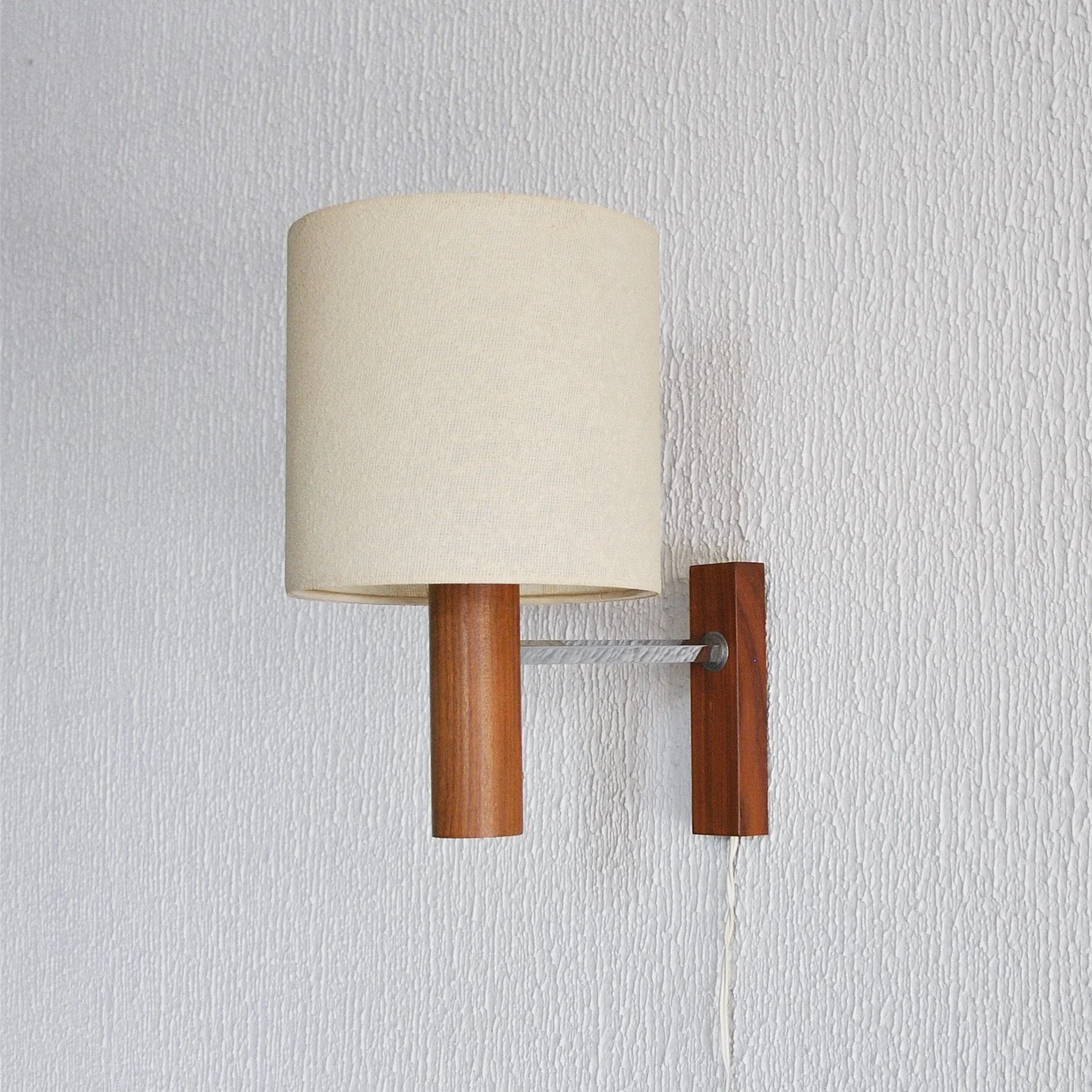 781 TEAK WALL LAMP2.JPG