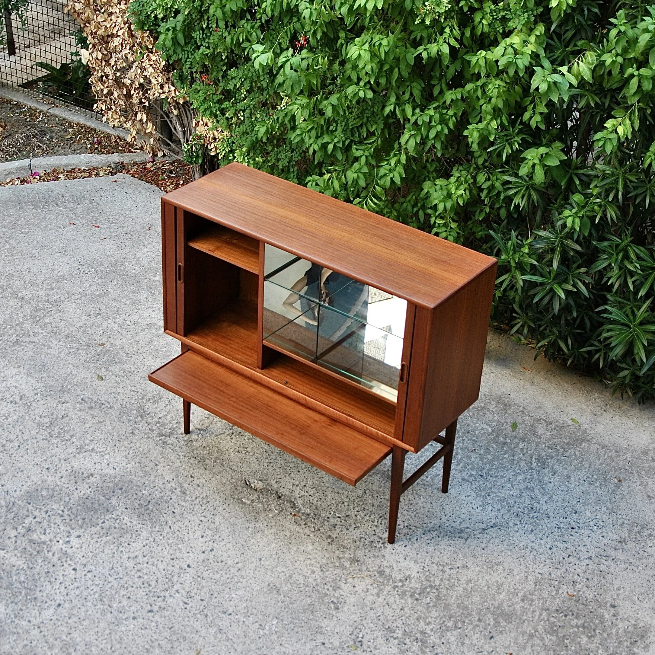 684 TAMBOUR DOOR BAR5.jpg