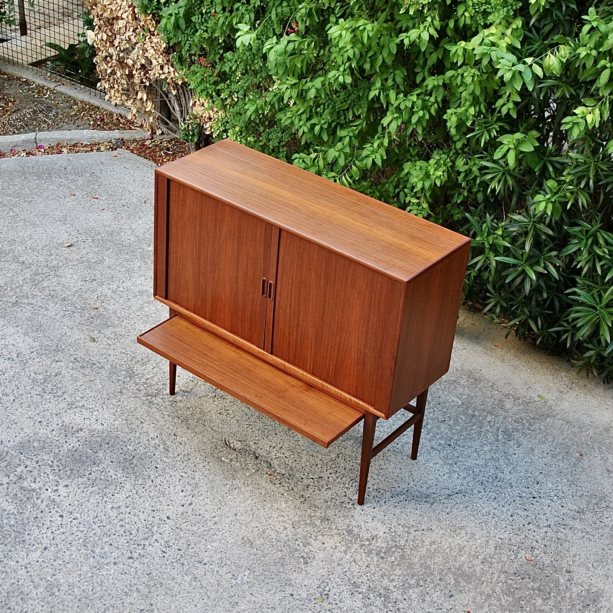 684 TAMBOUR DOOR BAR6.jpg