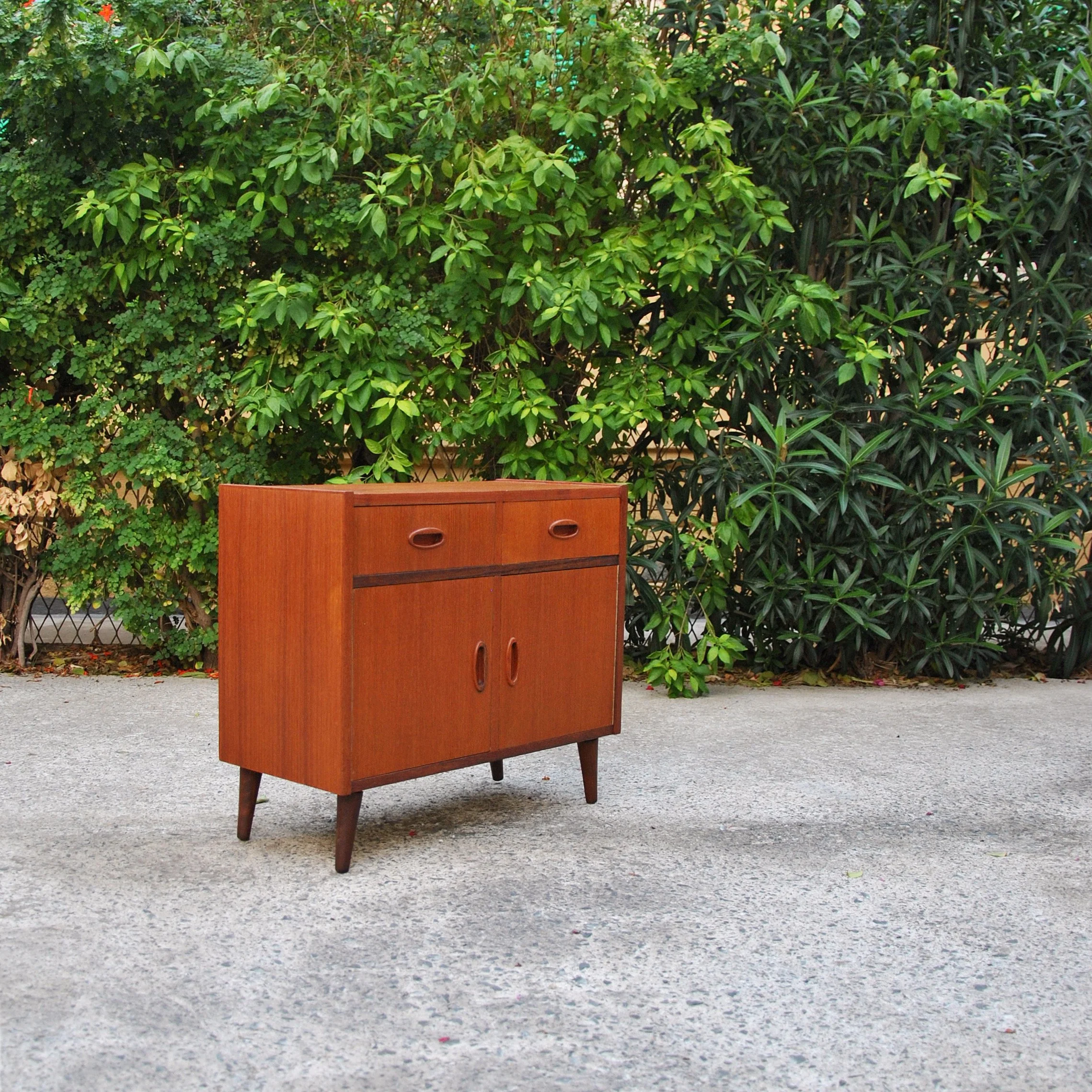 582 1960s SMALL TEAK CABINET.JPG