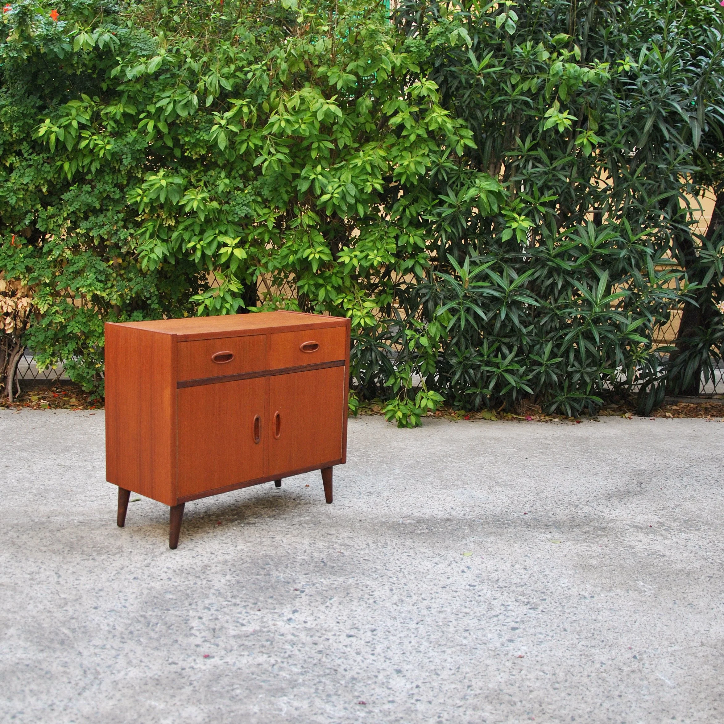 582 1960s SMALL TEAK CABINET2.JPG