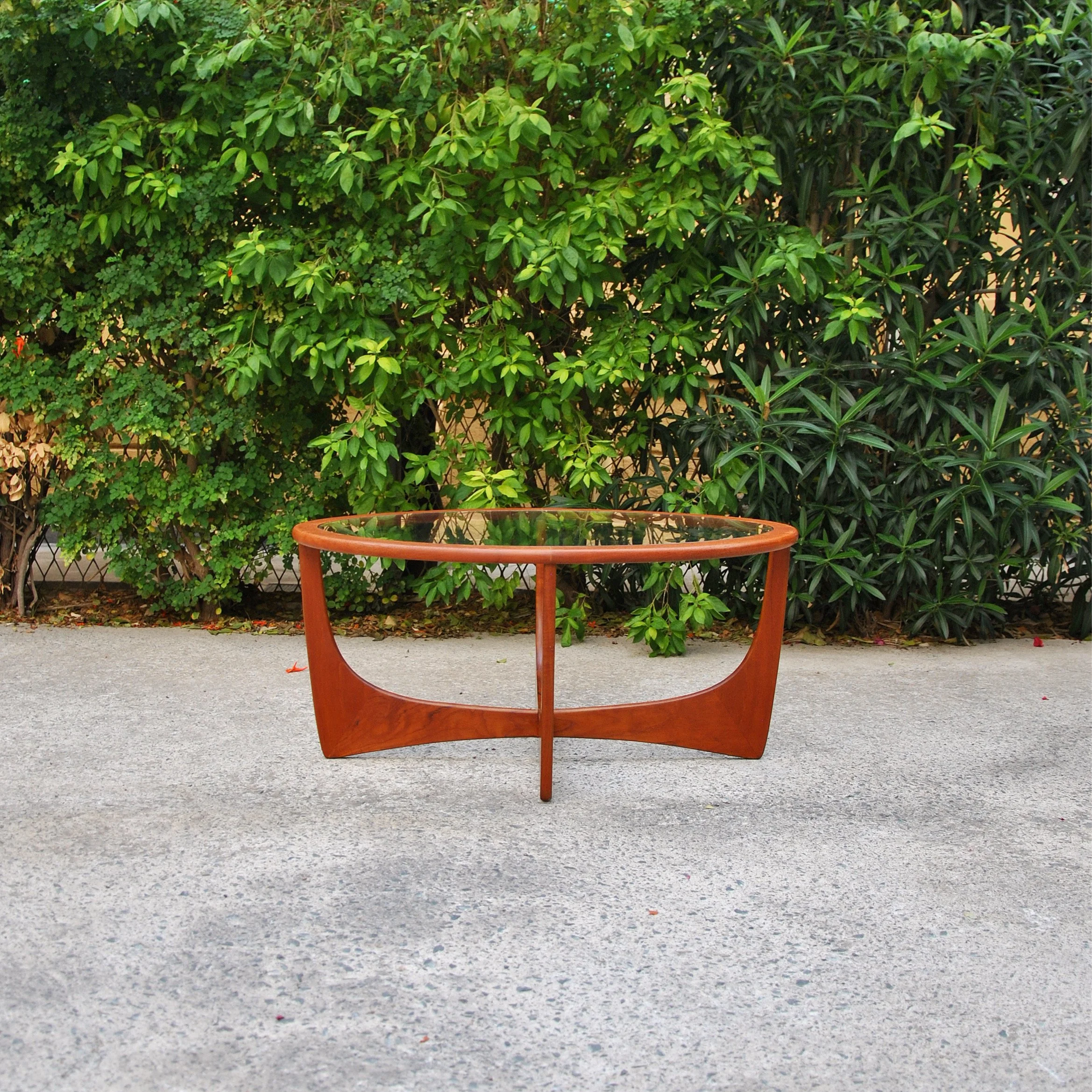 825 ASTRO STYLE COFFEE TABLE3.JPG