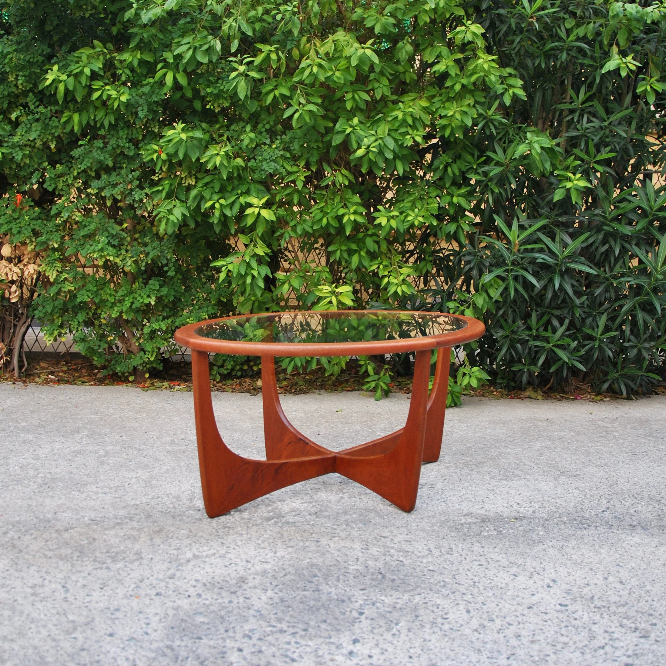 825 ASTRO STYLE COFFEE TABLE2.JPG