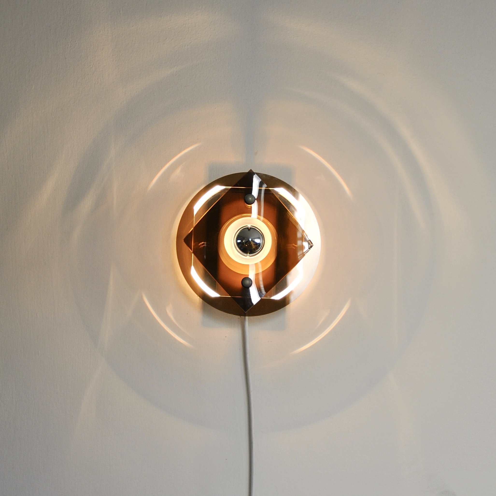 838 HERDA PERSPEX WALL LAMP2.jpg