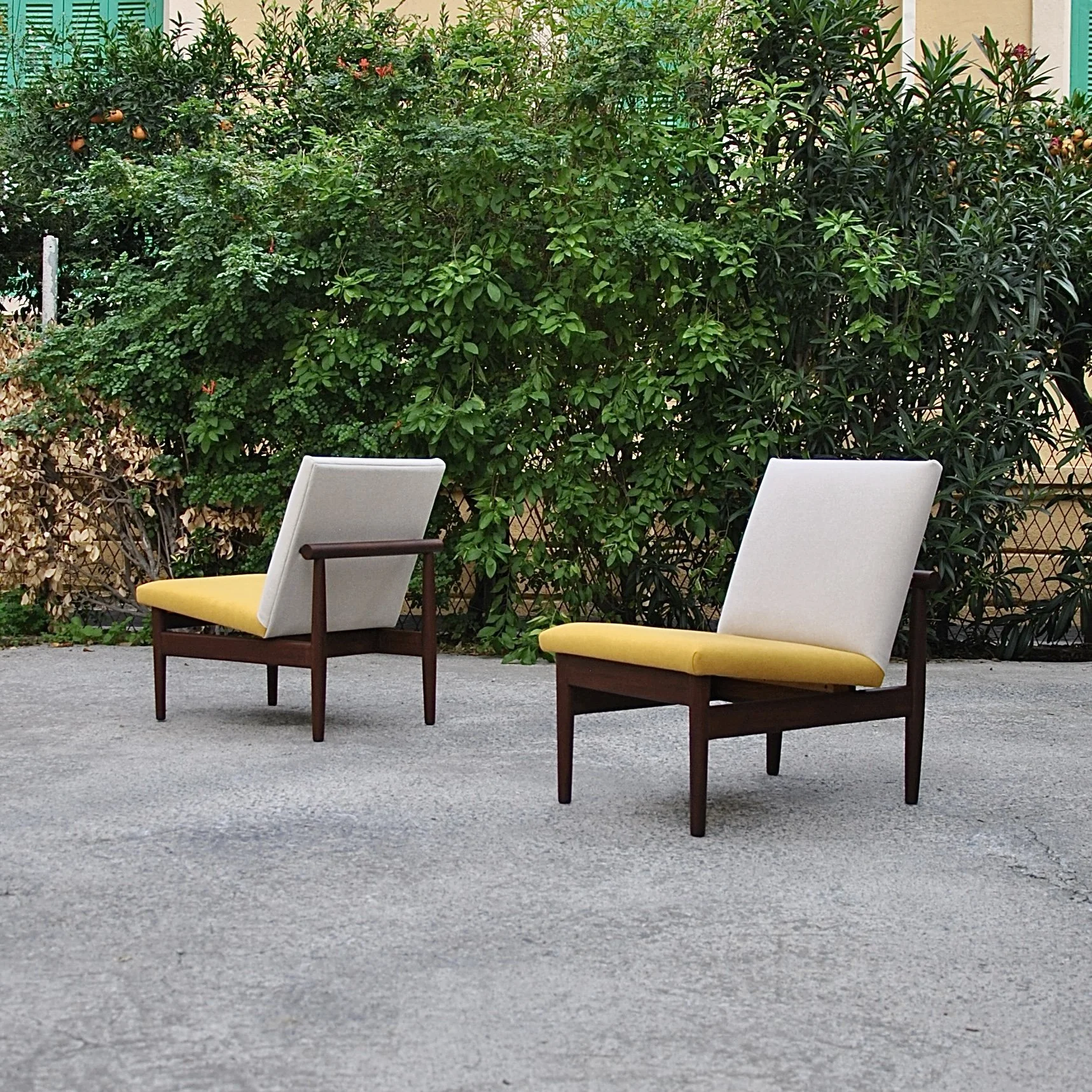 812 SET OF JAPAN STYLE ARMCHAIRS.jpg
