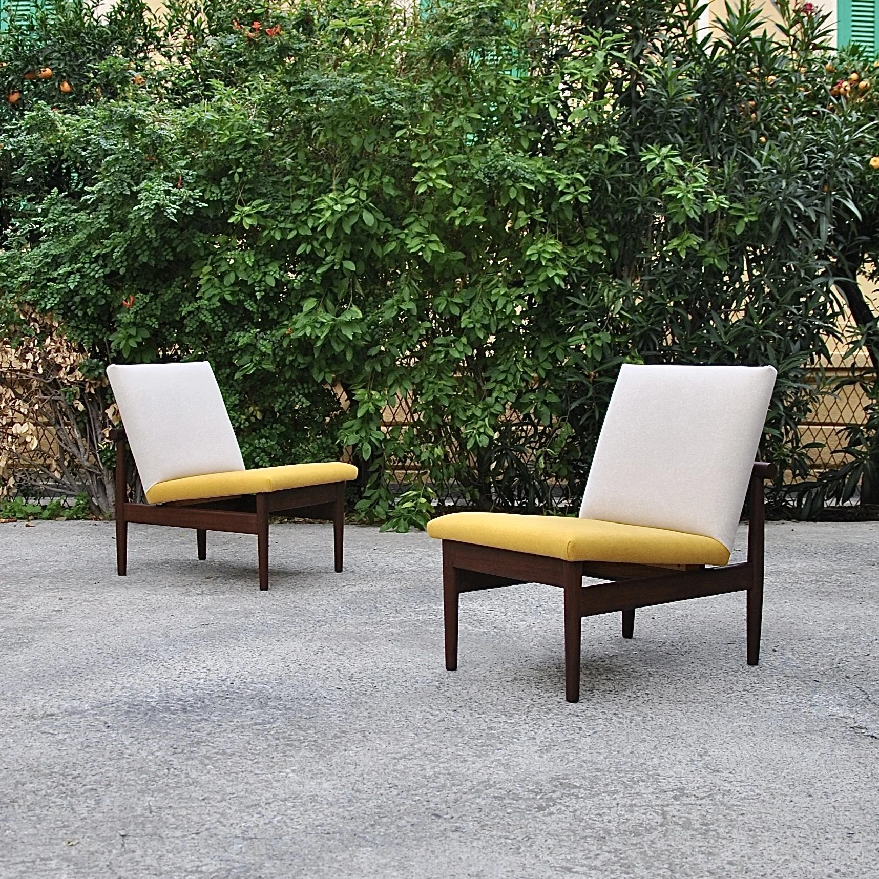 812 SET OF JAPAN STYLE ARMCHAIRS3.jpg