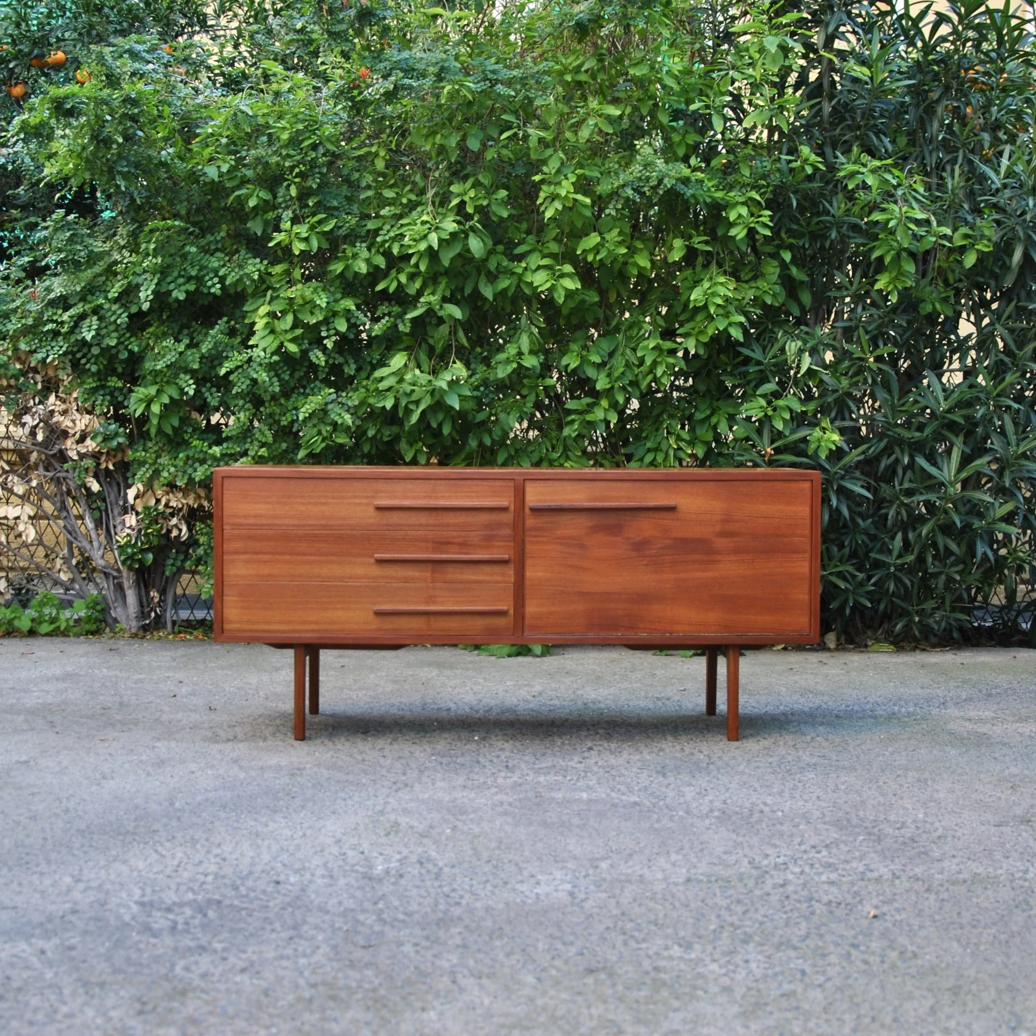 818 TEAK LOWBOARD 1960S.jpg