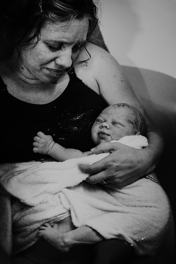 Hospital-Water-Birth-in-Wollongong-NSW-18.jpg