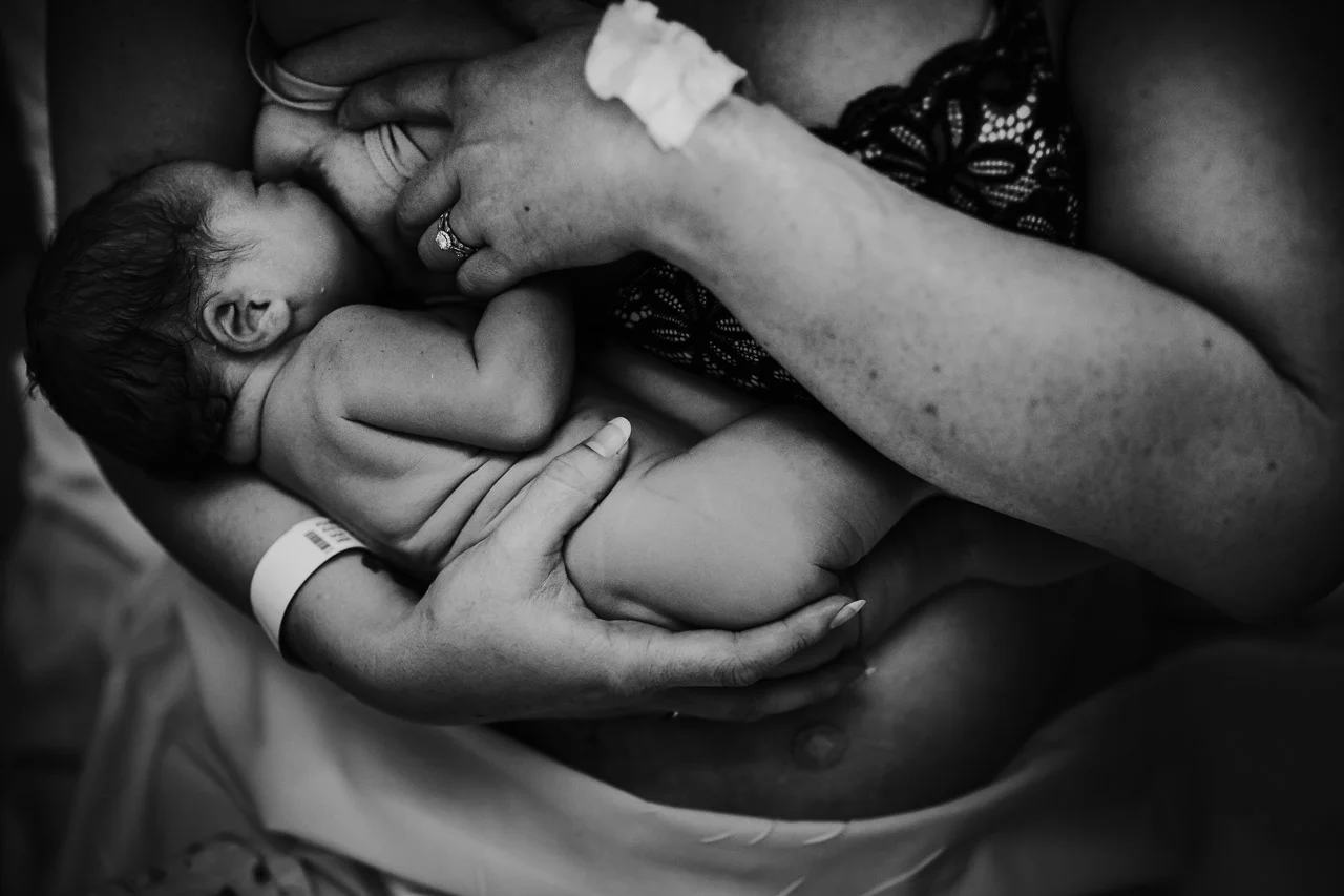 LDP_8337Golden+Hour+First+Breasfeed+Postpartum+Postnatal+Photography+Birth+Newborn+Hospital+photo+Session+North+Queensland.jpg