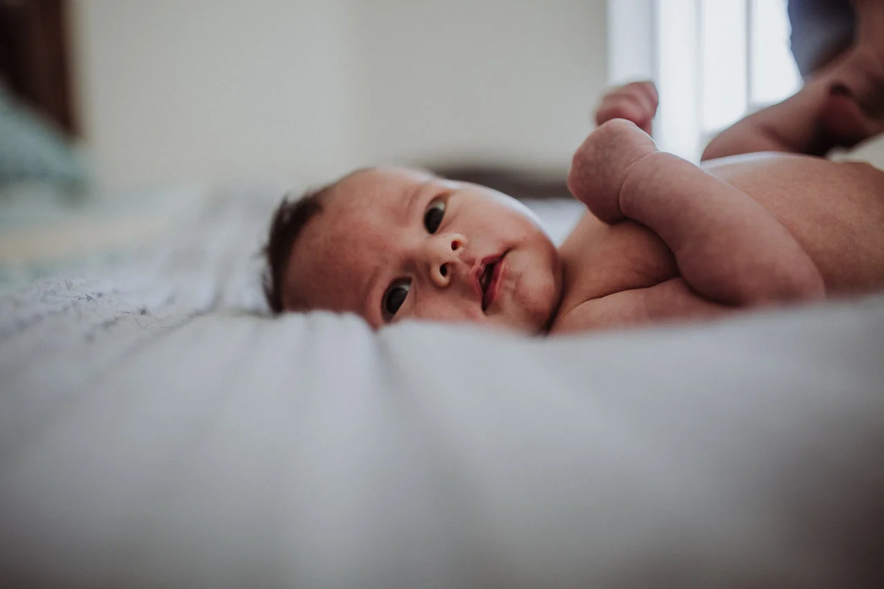 LDP_0508_Newborn+Baby+born+in+home+lifestyle+photos+pictures.jpg