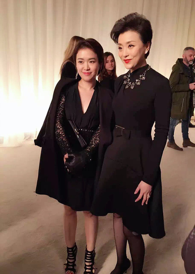 MYVIPSALON & China Chinese media proprietor, journalist, talk show hostess YANG Lan.