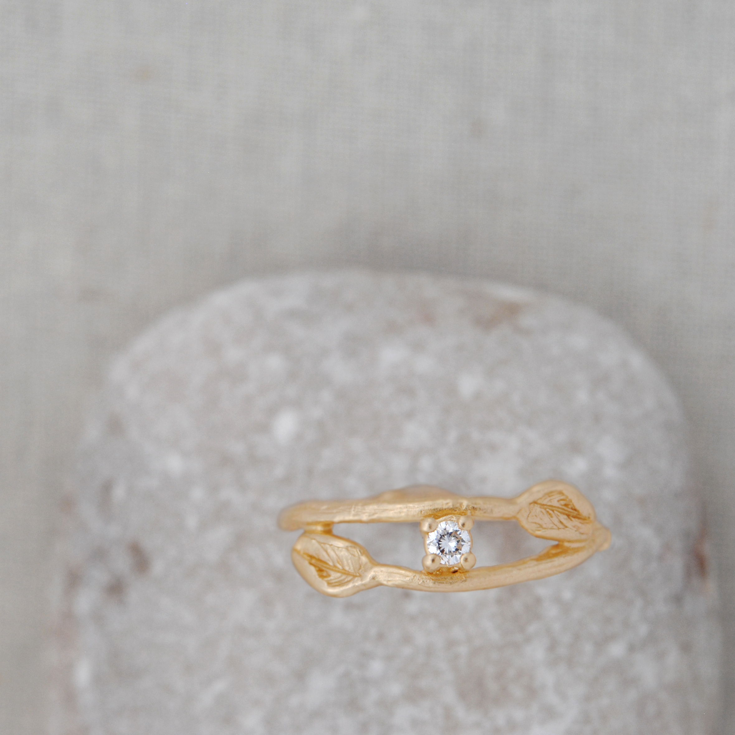 Birch-leaf-single-diamond-engagement-ring-gold.jpg