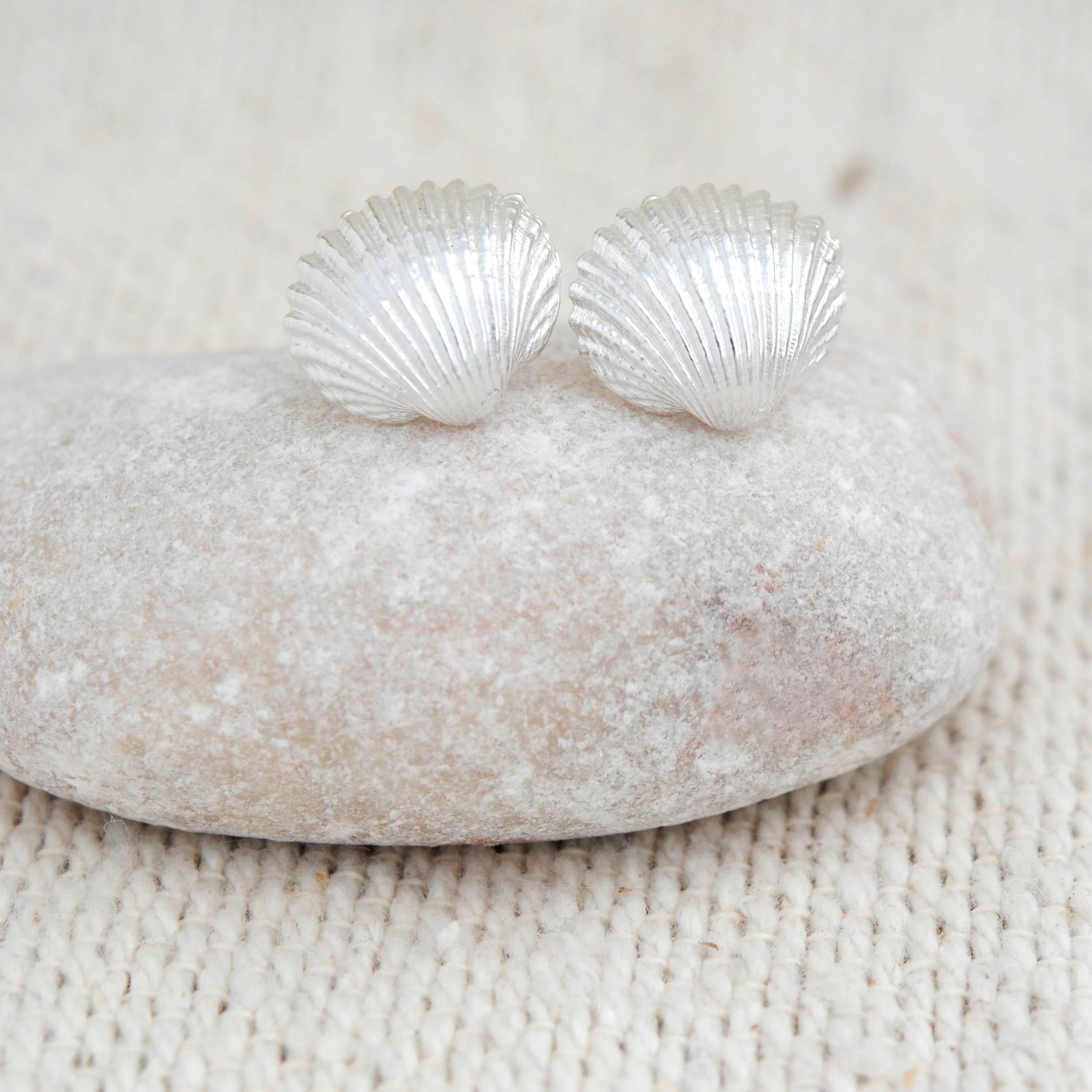 Sand-between-your-toes-seashell-earrings-silver.JPG