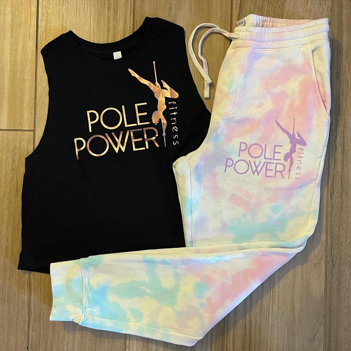 🦄 Who&rsquo;s excited for NEW merch?! 🦄
We&rsquo;ve got lots of new styles and colours to keep you cozy and cute this winter!
-
#polepowerfitness #polepowerfitnessmerch #christmasshopping #treatyoself #cozy #supportlocal #polestudio #represent