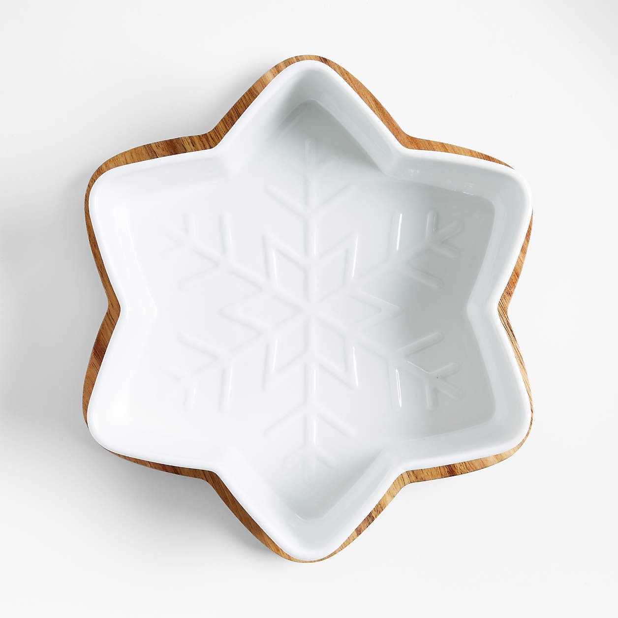 snowflake-oven-to-table-casserole-dish-with-wood-trivet.jpeg